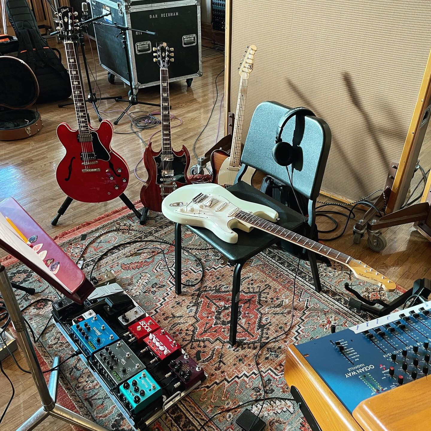 Scenes from todays session&hellip;including the most expensive talkback mic ever setup for me. ⁣
@oceanwaynashville ⁣
.⁣
.⁣
.⁣
.⁣
.⁣
@tuttleguitars @omilionaudio @analogmike_piera @vertexeffects @axsgtr @strymonengineering #guitarist #nashvilleguitar