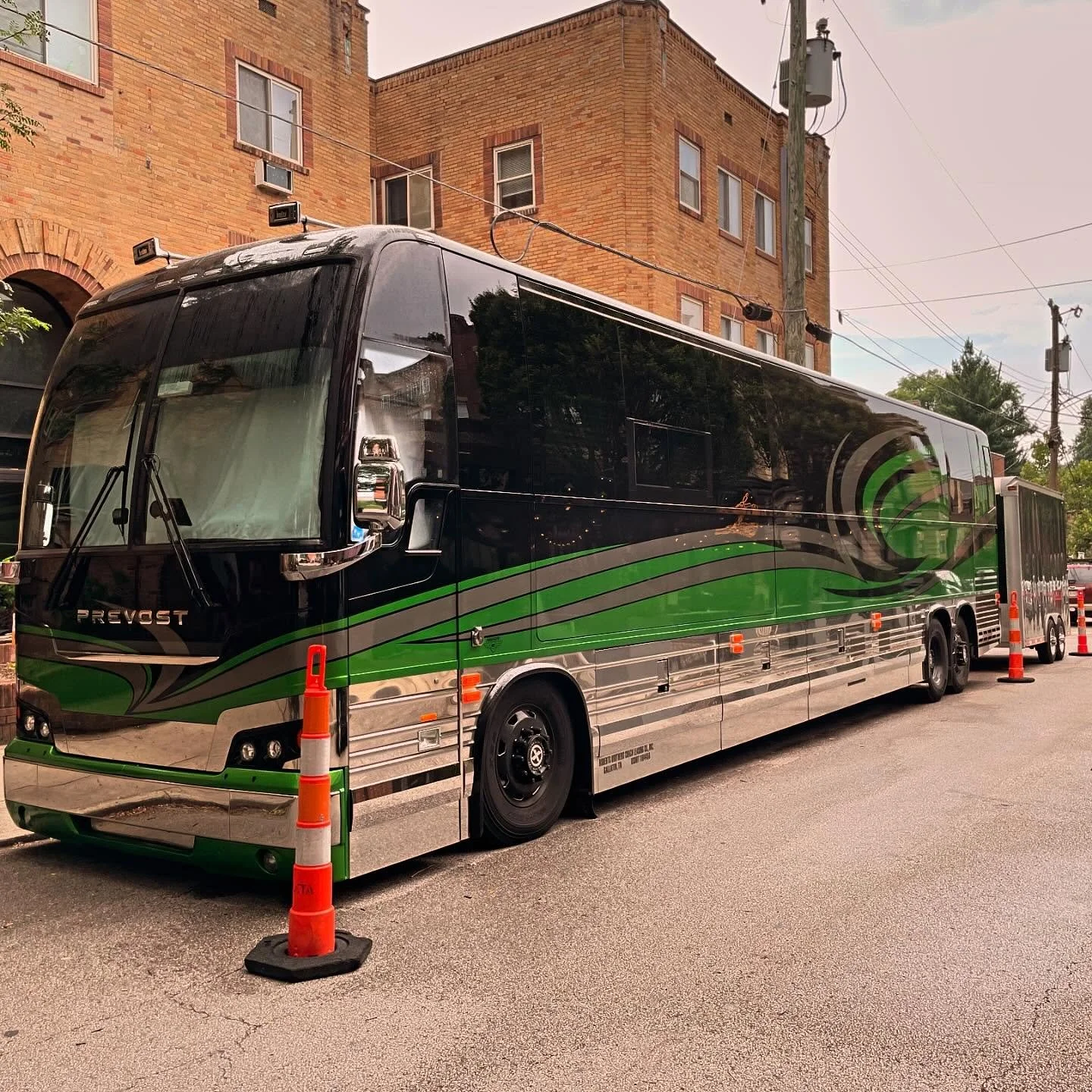 Home away from home&hellip;Bacon Brothers Summer Tour has begun. ⁣
@baconbrosmusic ⁣
.⁣
.⁣
.⁣
.⁣
.⁣
#baconbrothers #kevinbacon #michaelbacon #musician #tourlife