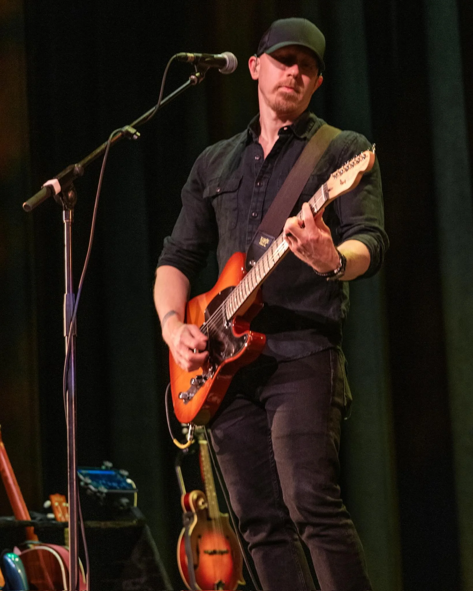Some pics courtesy of @vsundra from last weekends Bacon Brothers show in Mississippi. Always great to play with these guys!
@baconbrosmusic 
.
.
.
.
#guitarist #nashvilleguitarist #timquick #baconbrothers