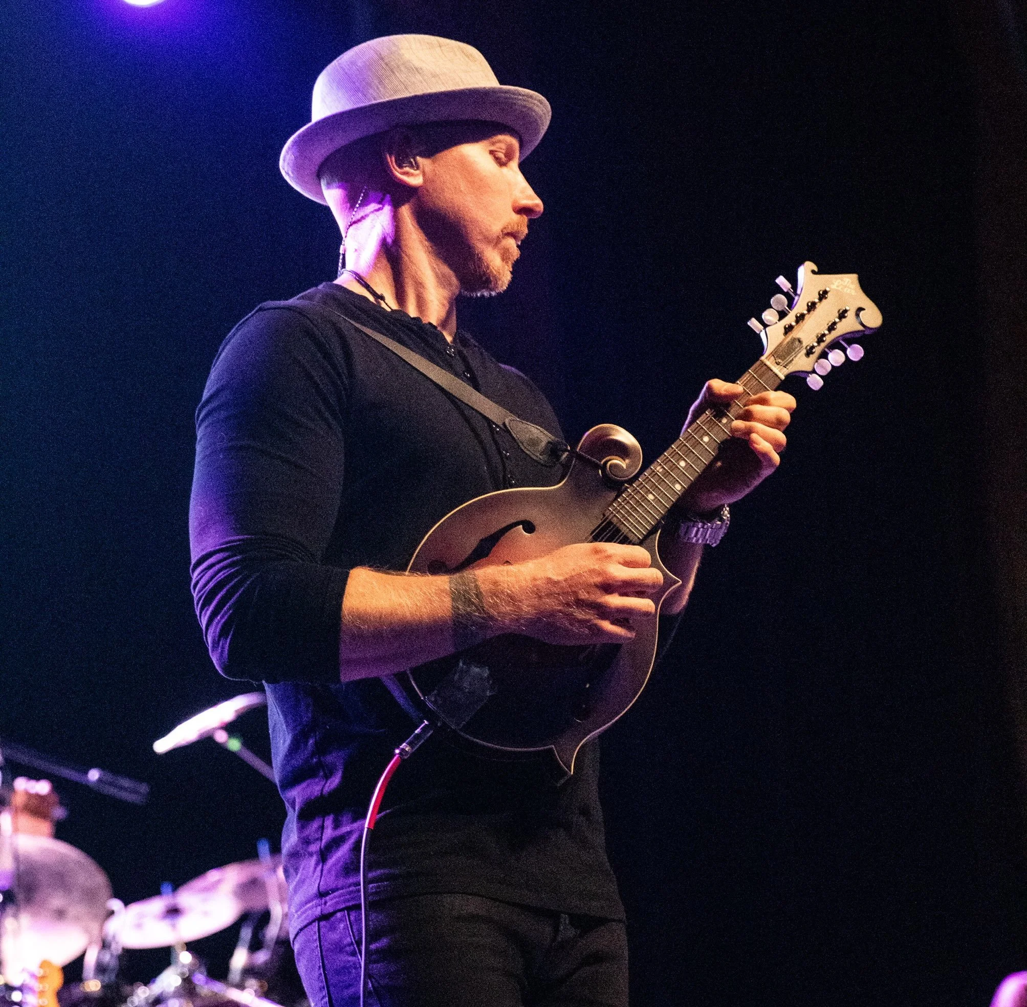 Some pics from the last few weeks on the road and home. It&rsquo;s been a great summer, looking forward to the fall!

#guitarist #nashvilleguitarist #timquick