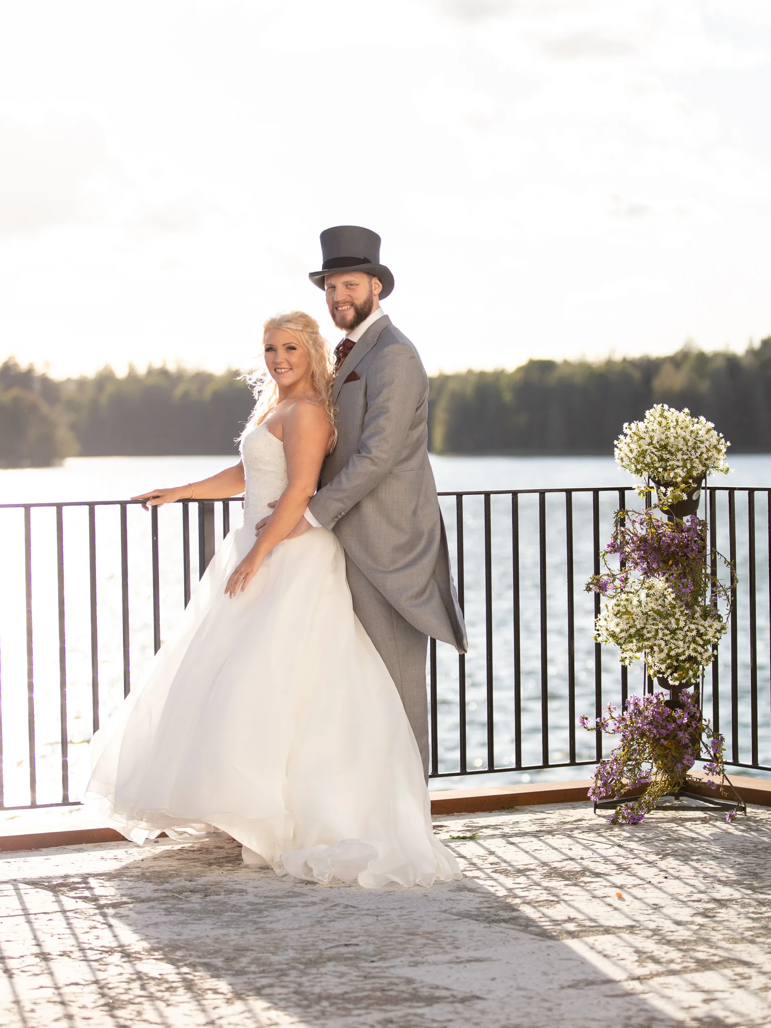 Bröllopsfotograf Linköping — Sofie & Reine, Bjärka Säby, porträtt av brudparet.