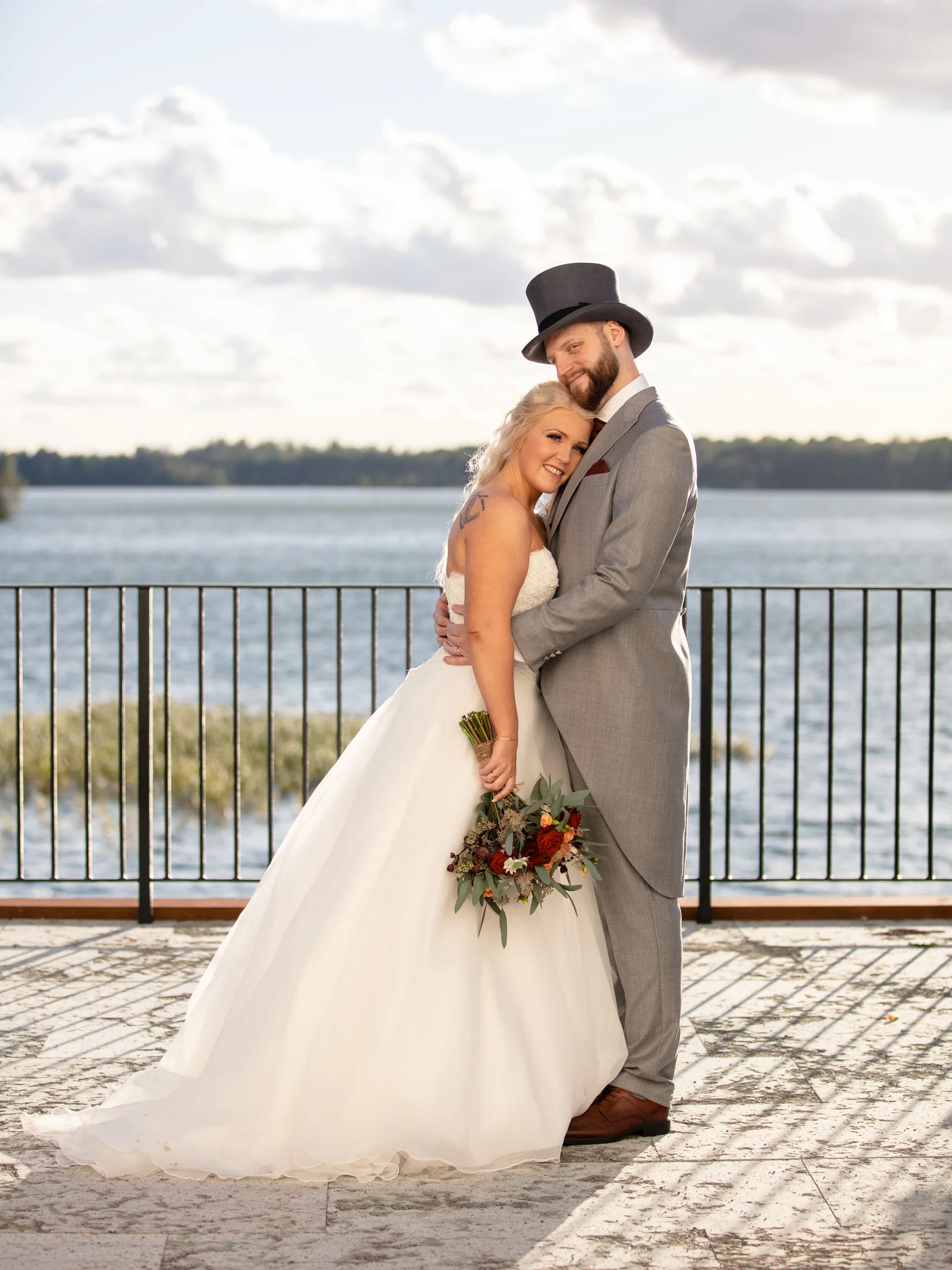 Bröllop på Bjärkasäby Slott — Sofia &amp; Reines dag i Linköping