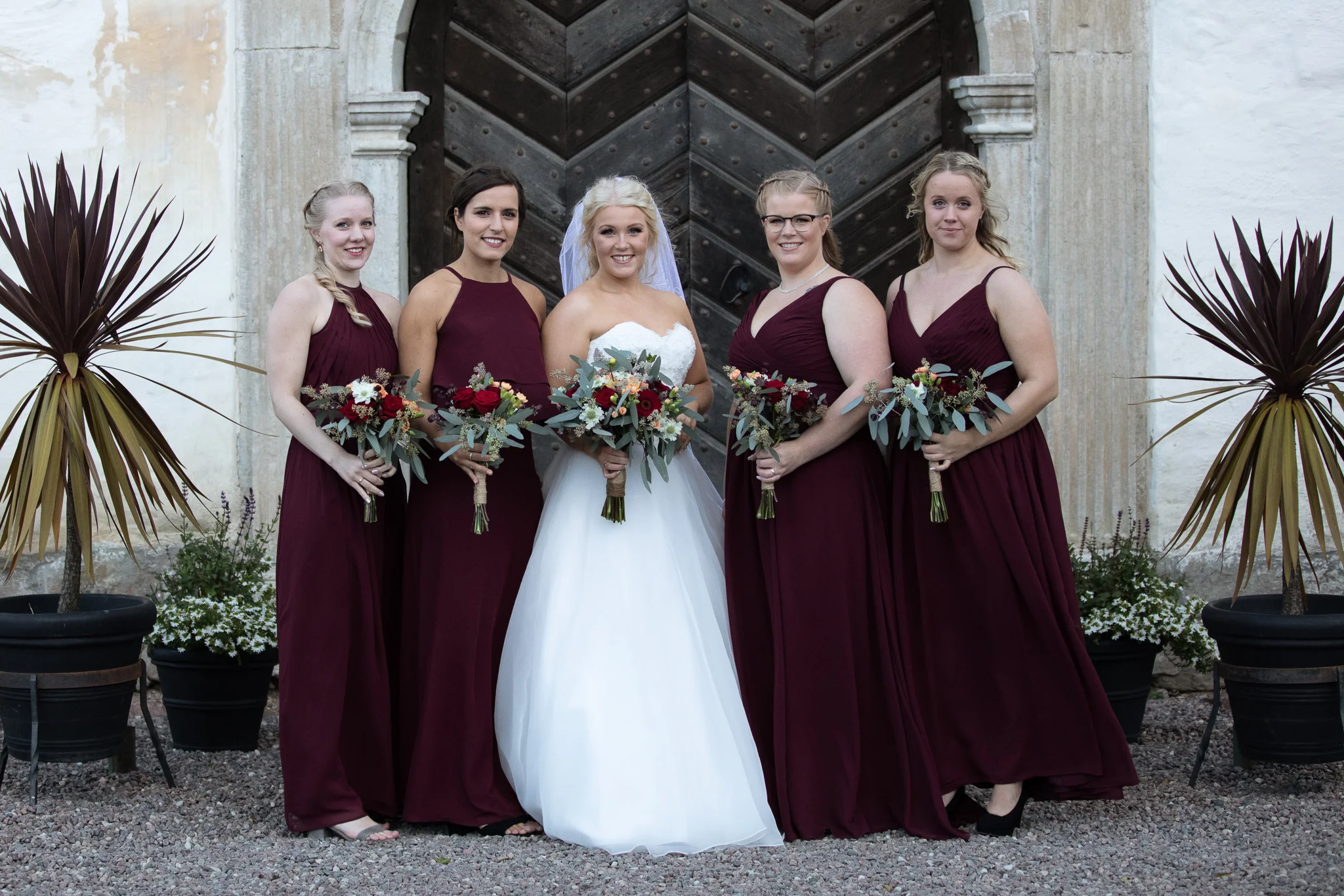Bröllopsfotograf Linköping — Sofie & Reine, Bjärka Säby, brud med sina tärnor 