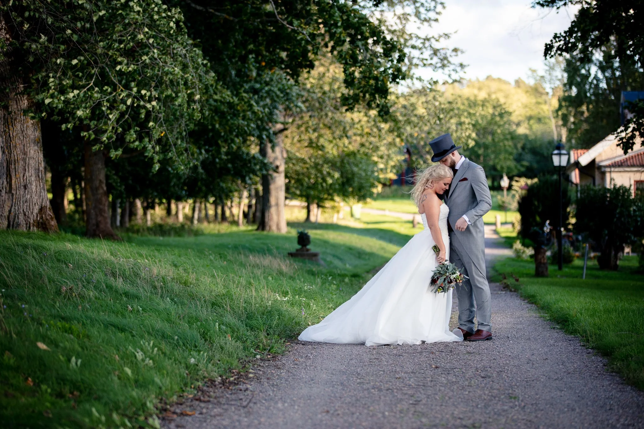 Bröllopsfotograf Linköping — Sofie & Reine, Bjärka Säby, ståtligt porträtt med brudparet 