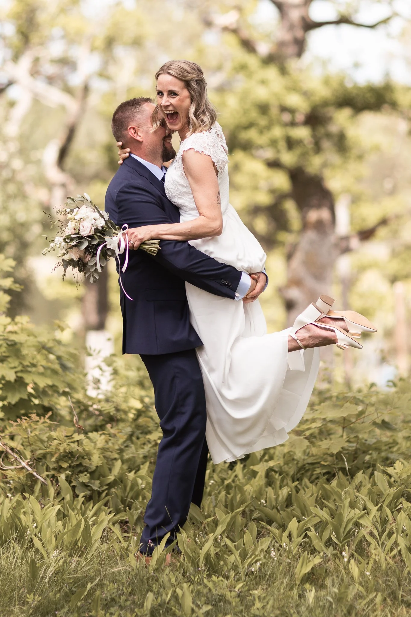 Bröllopsfotografering med brud och brudgum Vårdsnäs