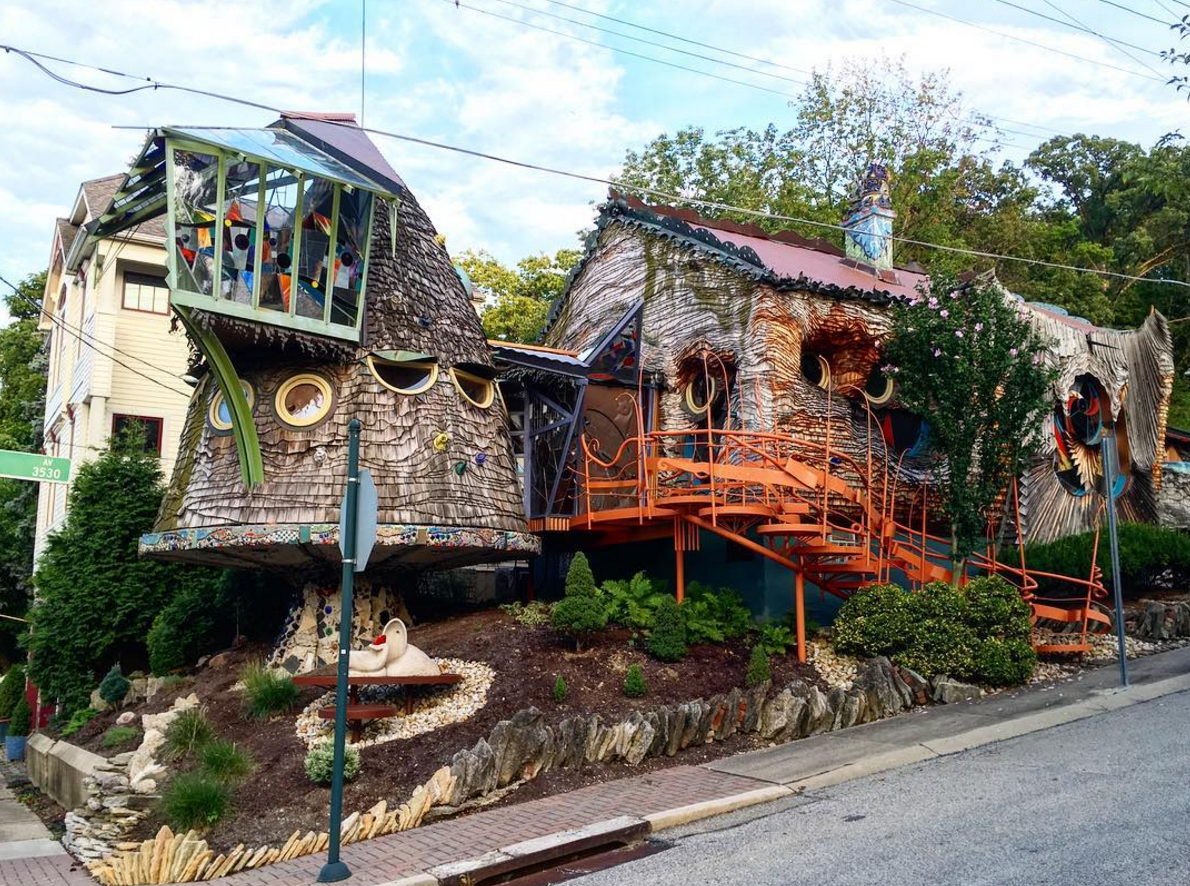 Photo by @matthewarchitecture in the Hyde Park neighborhood in Cincinnati, Ohio