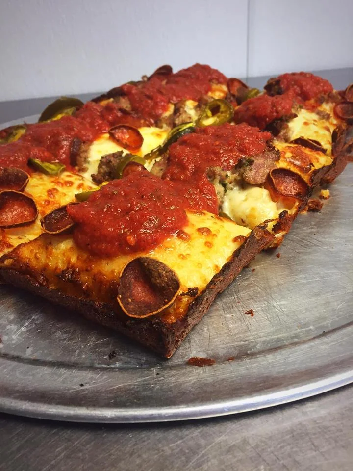 sloopyspizza.jpg