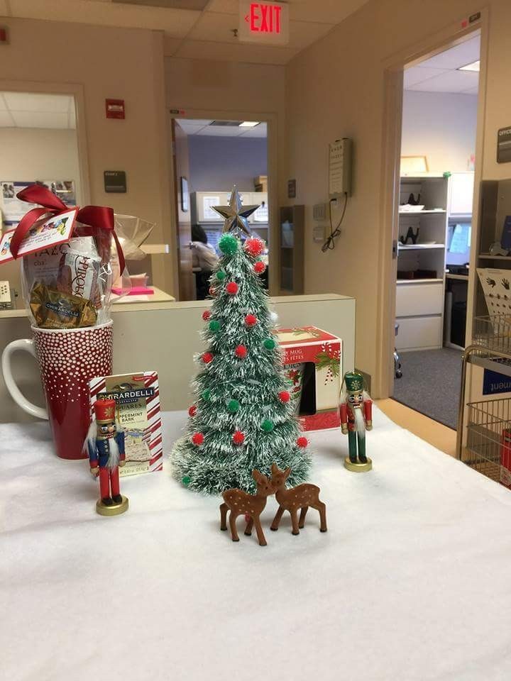 20+ office desk decorations for christmas to Make Your Workplace ...