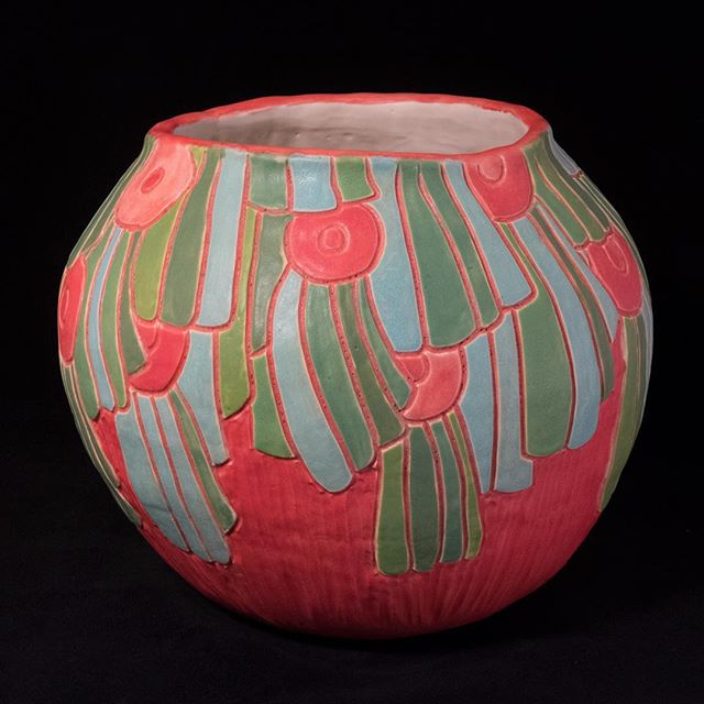 Today&rsquo;s the last day of Spring Crafts at Lyndhurst! 10a-5pm. Come check out (and take home?) this large vase, which will be seen in the upcoming June issue of @theworldofinteriors Magazine. I&rsquo;ll be selling other vases, tiles, trays, and s