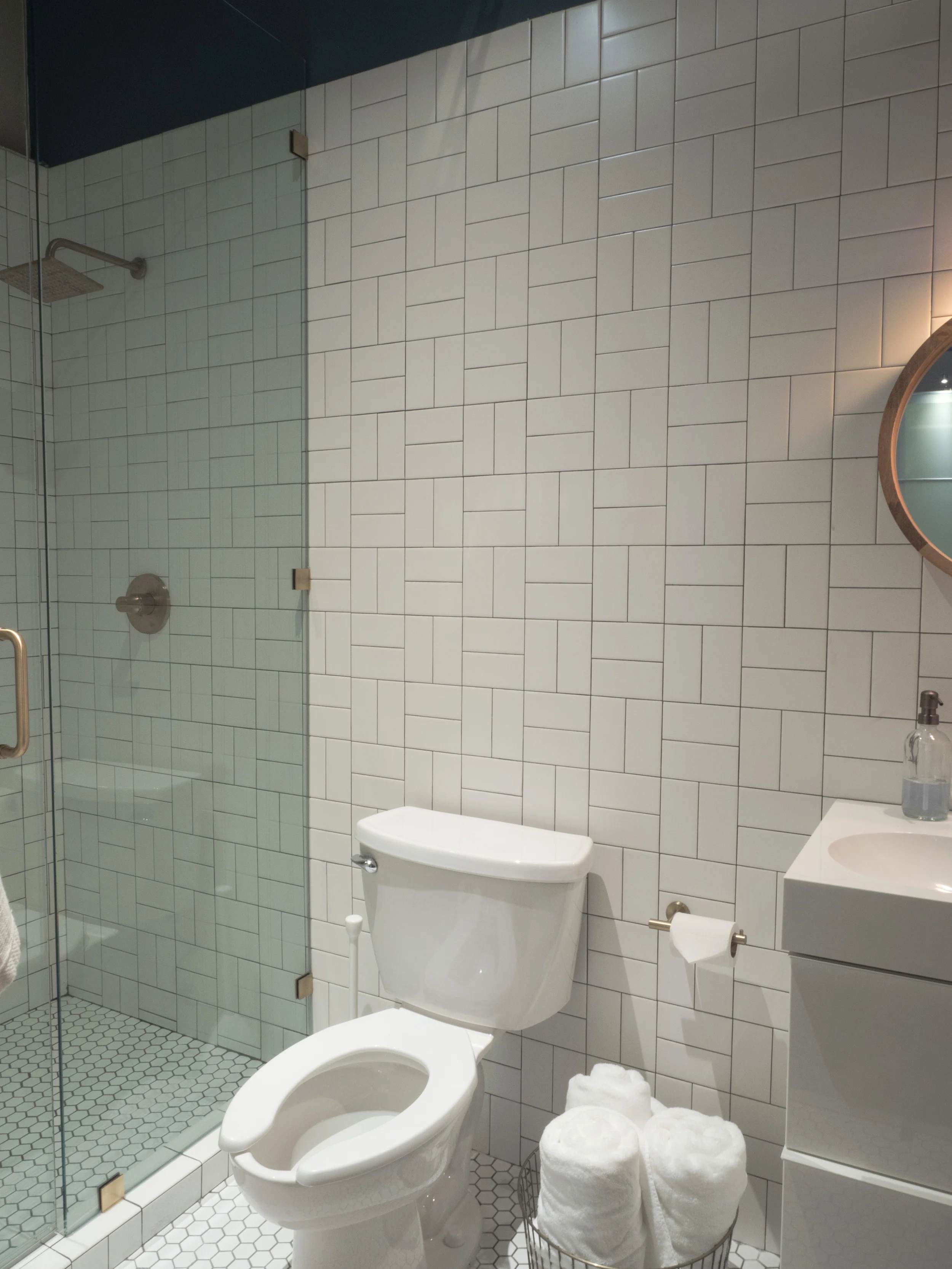 202 Bathroom 1.jpg