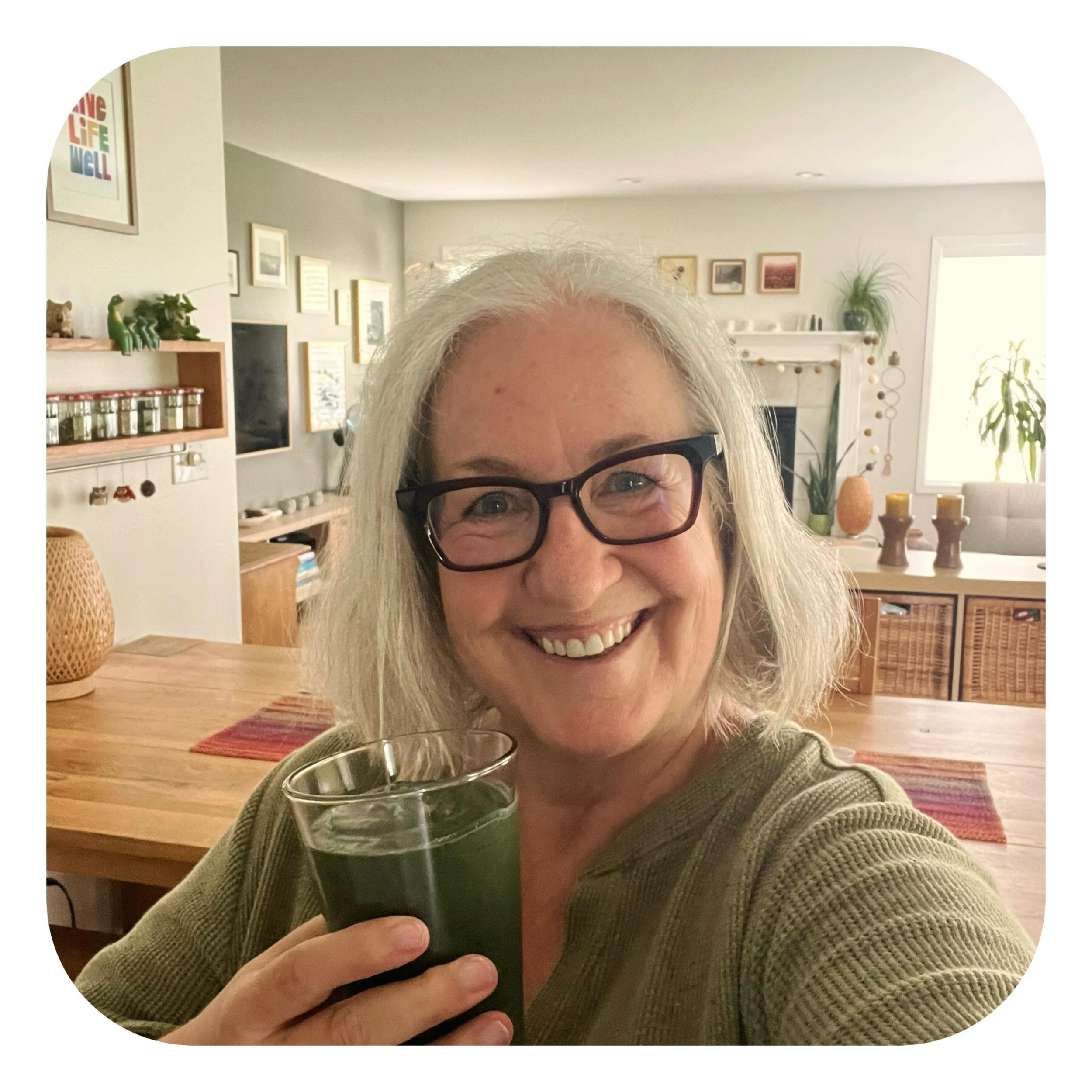 320 cals &bull; Breakfast: Stocked up on coconut water and green smoothies are back this week 🥑🥬🥥

Our 2-mile walk this morning was a little tough but I did it and am happy for it. This is when pure stubbornness keeps me going 💪

Didn&rsquo;t pos