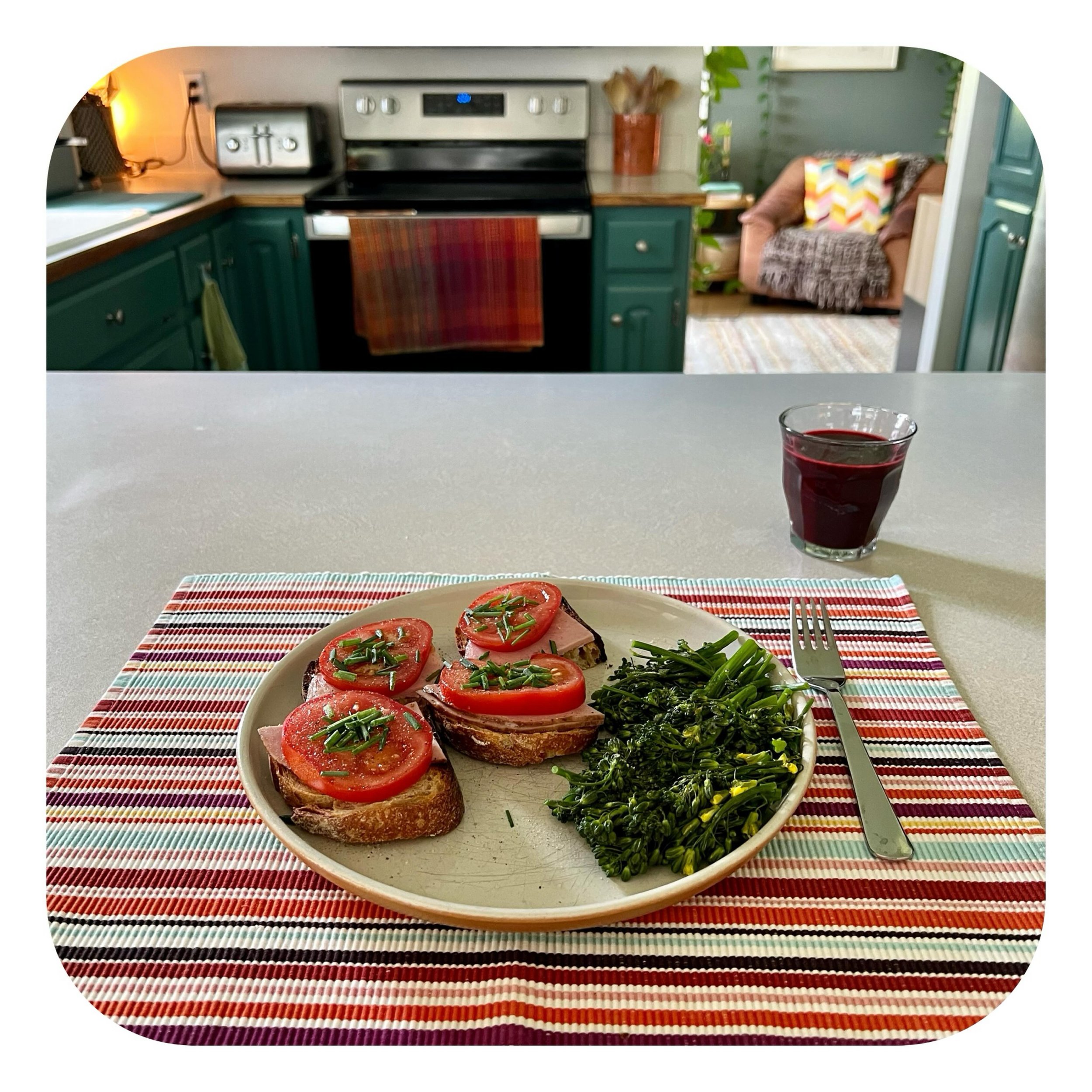 380 cals &bull; Lunch: sourdough bread with 2 slices Applegate Black Forest Ham, tomatoes, and a side of steamed broccolini

As you have probably noticed, I love colorful food. It gives my ADHD brain a nice dopamine hit and usually involves healthy v