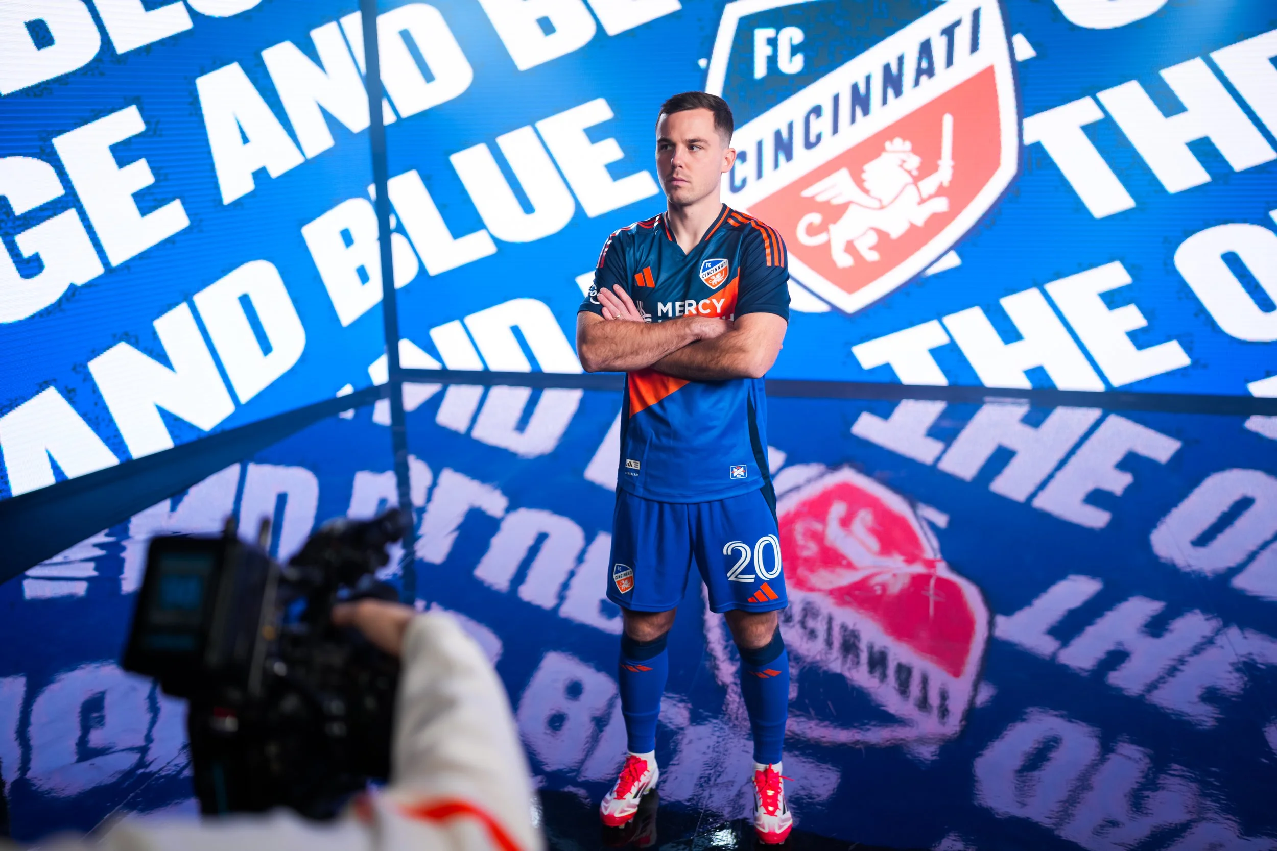 Bucha, Pavel (Intro Video BTS) 011.jpg