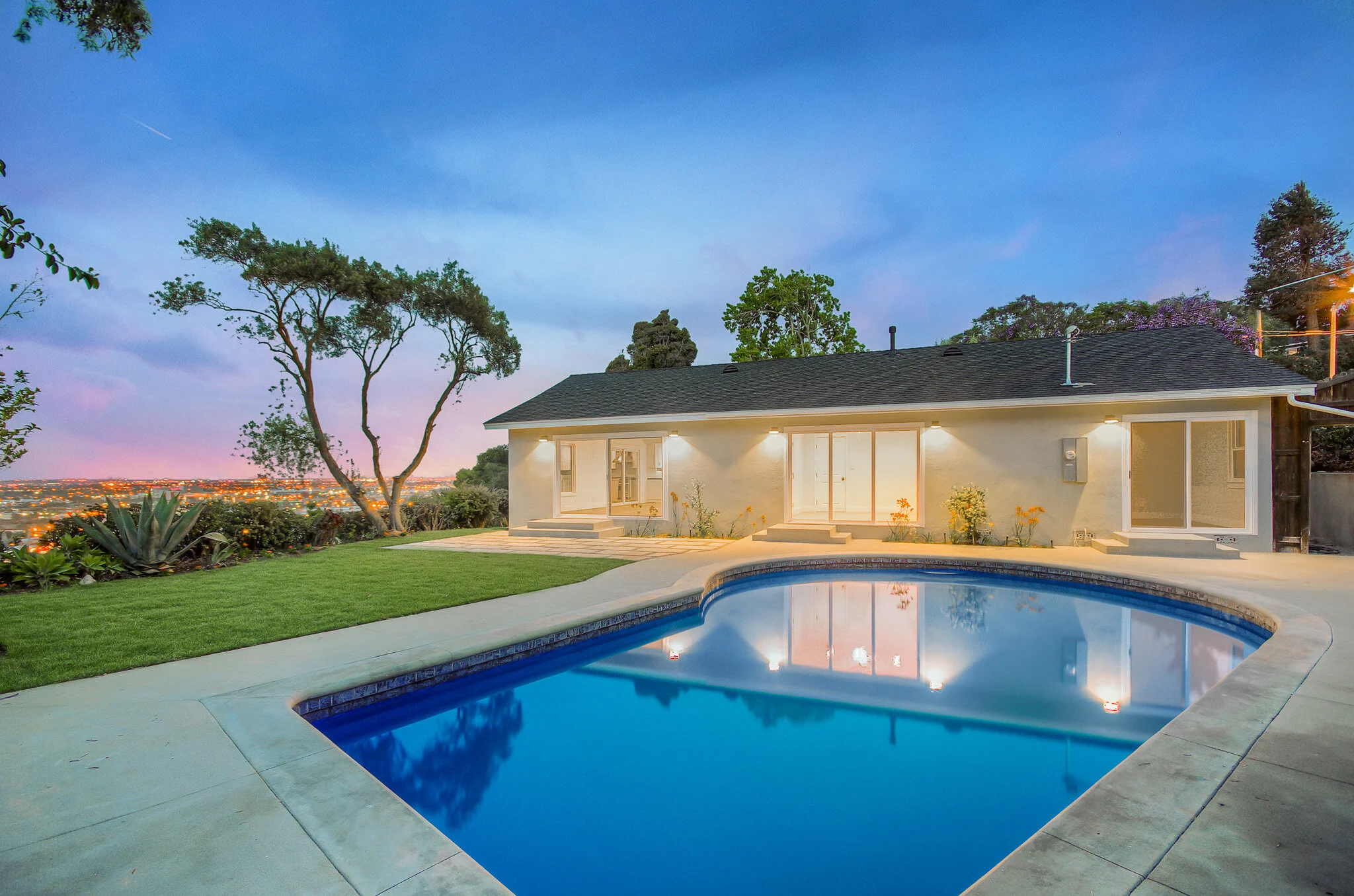 Los Angeles Real Estate Photographer Residential Home Twilight