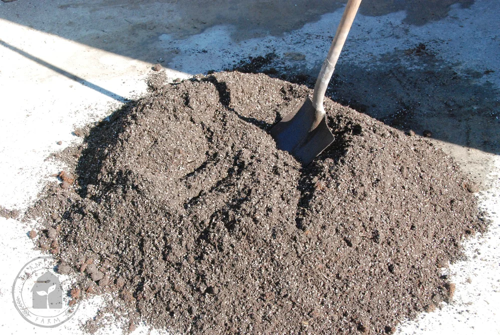 How to Use a Spade for Soil Mixing: Expert Tips for Garden Success