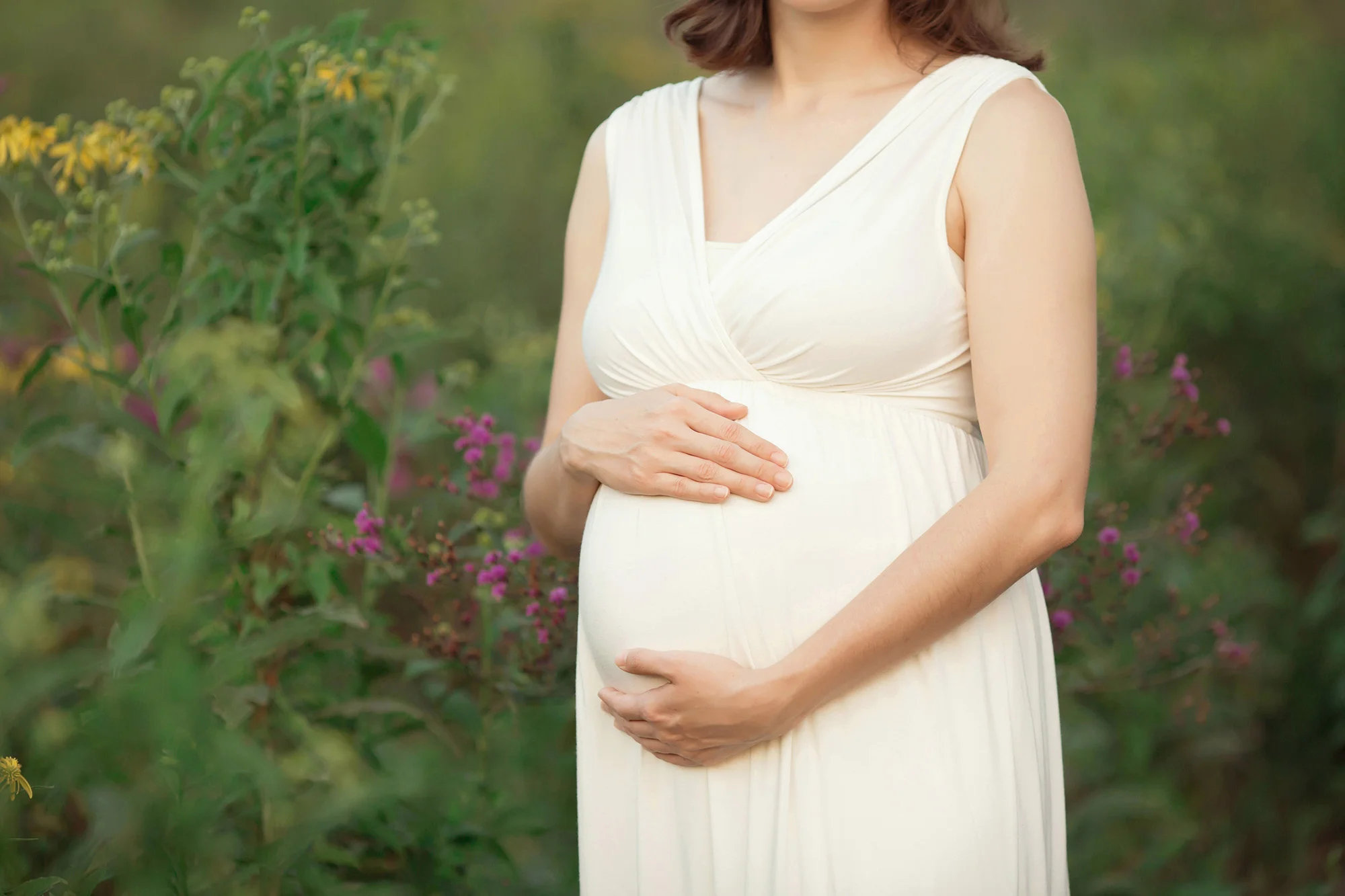 best louisville KY newborn photographer | Julie Brock Photography | louisville KY maternity photographer | louisville KY family photographer | louisville KY photographer | louisville KY baby photographer | field maternity photography session