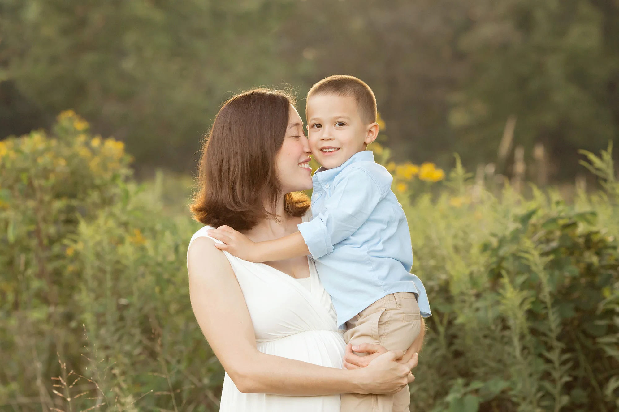 best louisville KY newborn photographer | Julie Brock Photography | louisville KY maternity photographer | louisville KY family photographer | louisville KY photographer | louisville KY baby photographer | field maternity photography session
