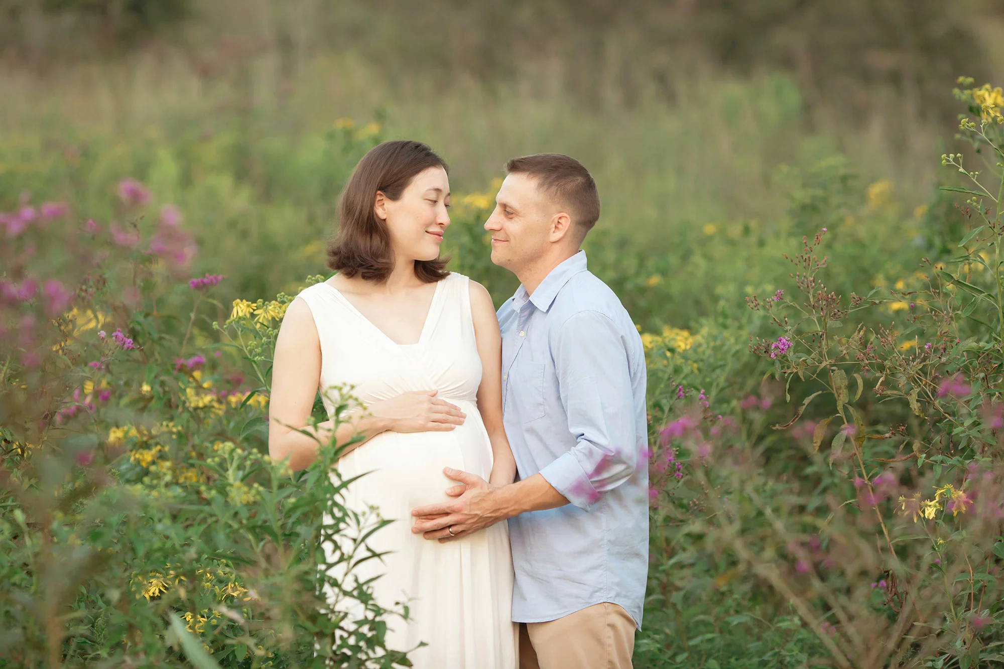 best louisville KY newborn photographer | Julie Brock Photography | louisville KY maternity photographer | louisville KY family photographer | louisville KY photographer | louisville KY baby photographer | field maternity photography session