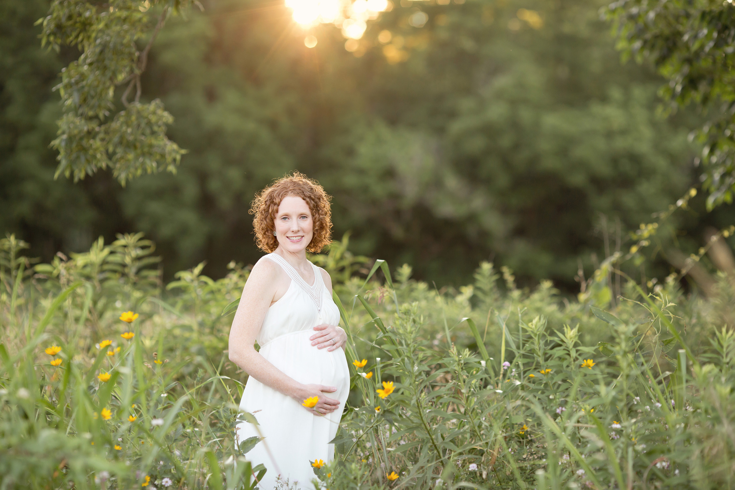 louisville ky maternity photographer | julie brock photography | lousiville ky newborn baby photographer | outdoor field maternity session in louisville ky