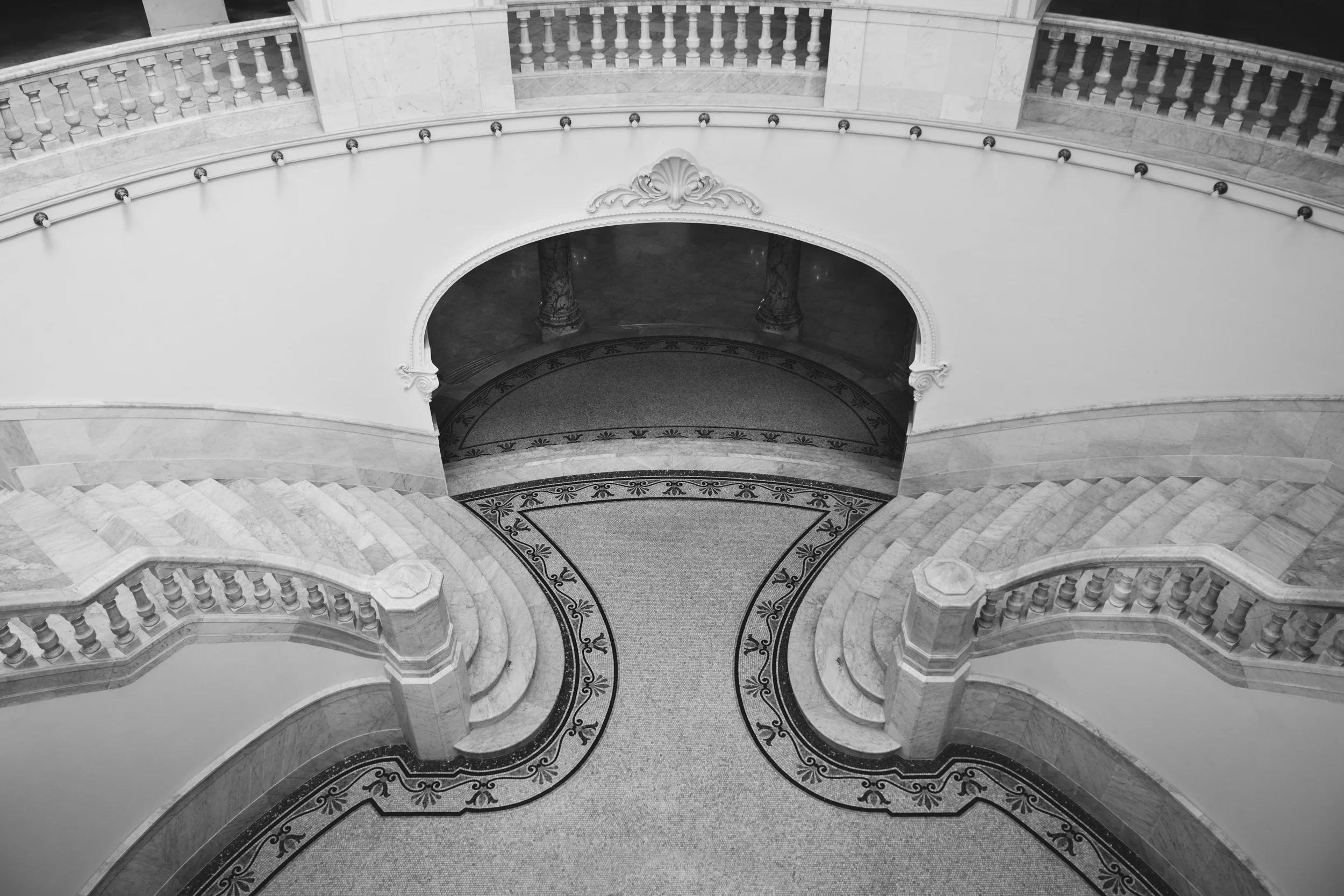 ISO 200 / 17mm / f2.8 / 1/100sec - Grand stairwell of the Great Theater of Havana. 