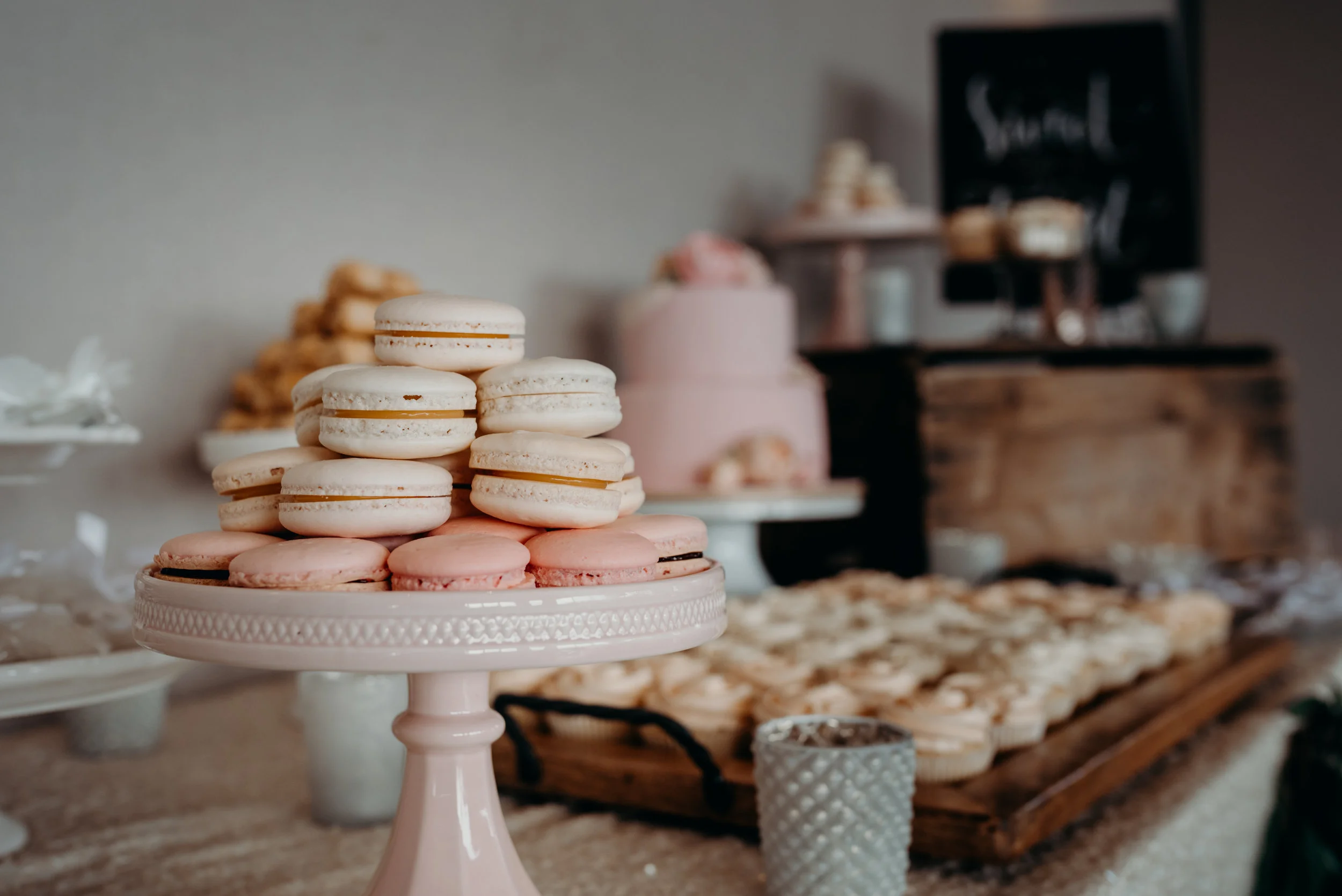 Wedding cupCake Ottawa Wedding Photographer