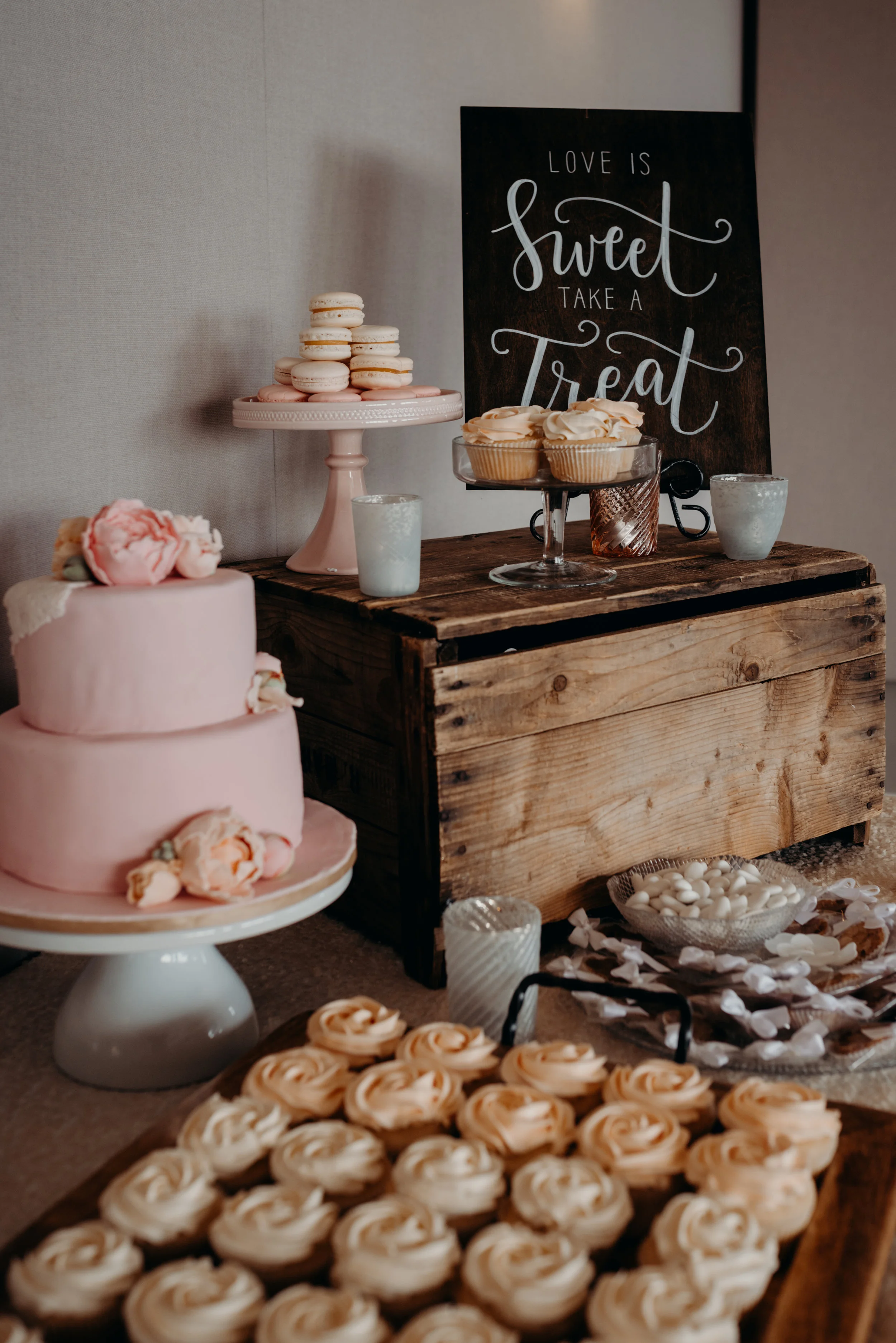 Wedding Cake Ottawa Wedding Photographer