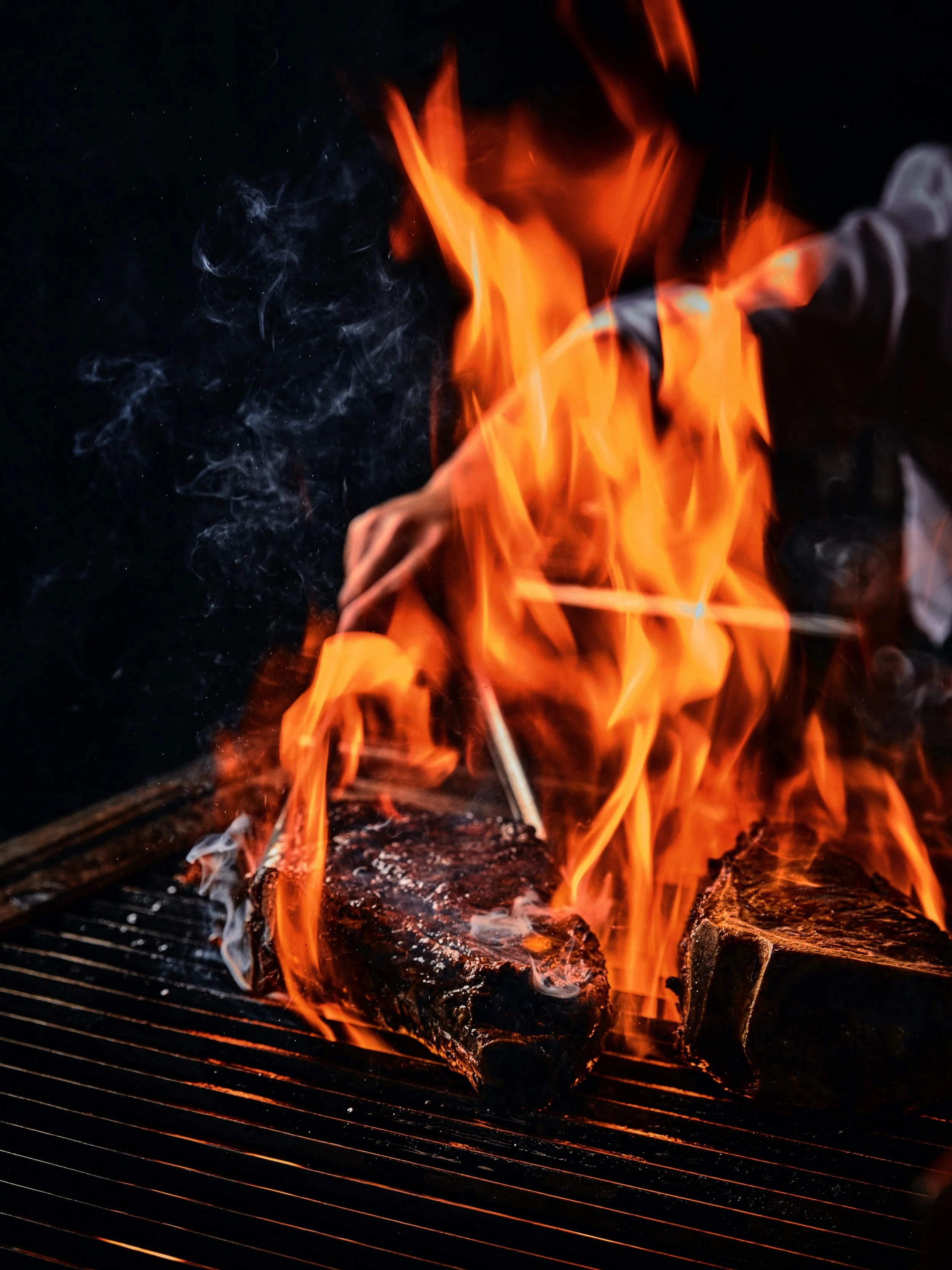 playing with fire (literally🔥)

@henrygrillhk @jorge_veragutierrez 
@rosewoodhongkong 
&bull;
&bull;