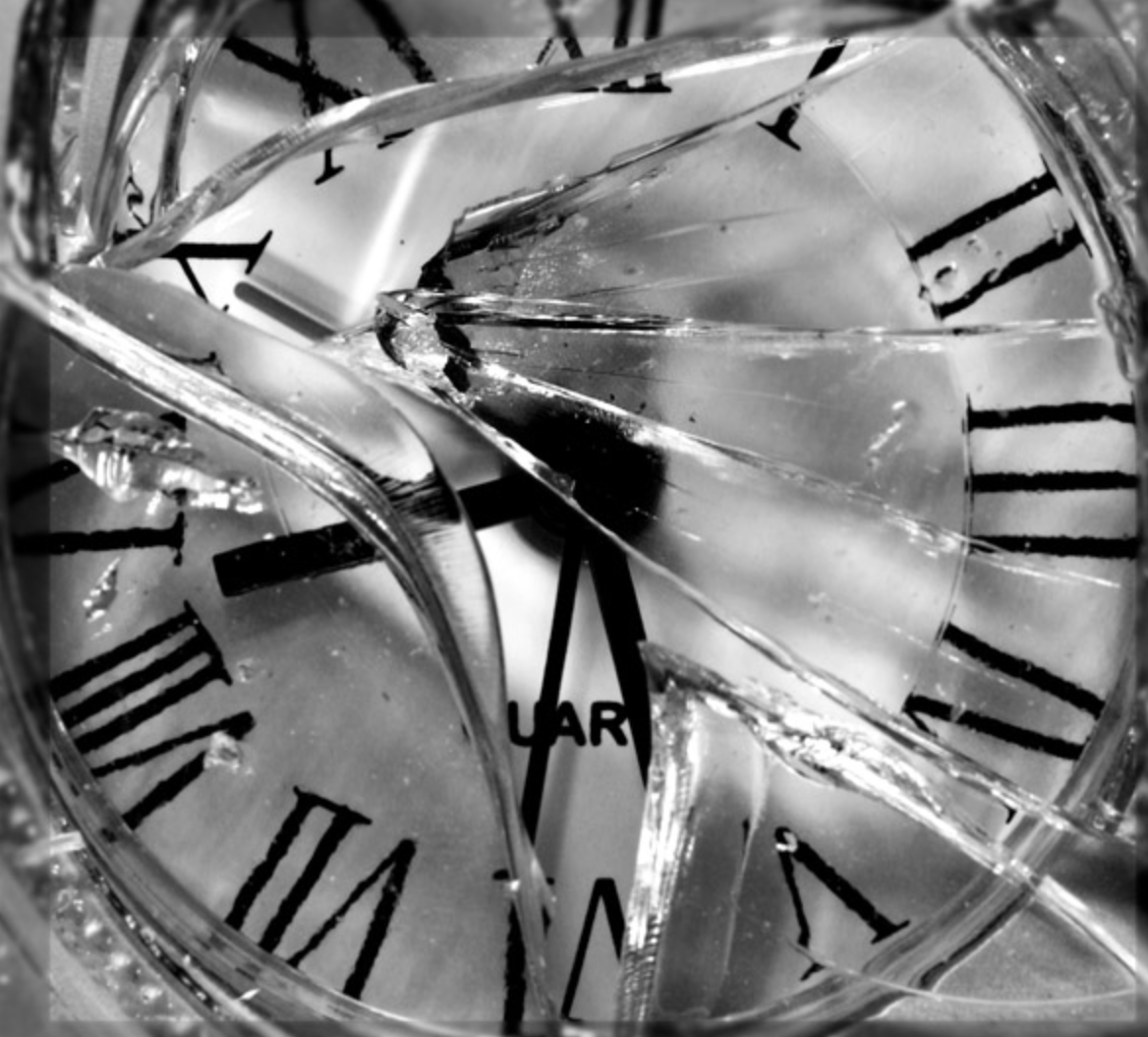 Разбитый время. Разбитые часы. Сломанные часы. Часы сломались. Разбитые наручные часы.