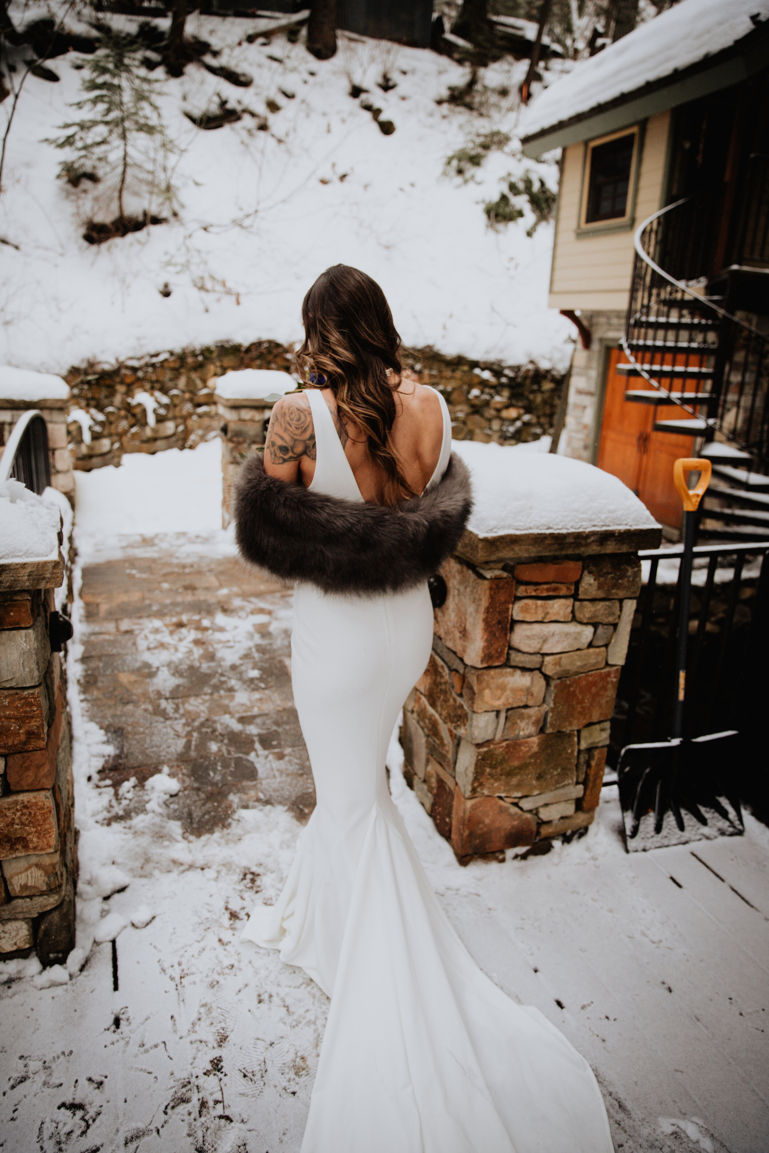 wedding-dress-train-fur-shawl.jpg