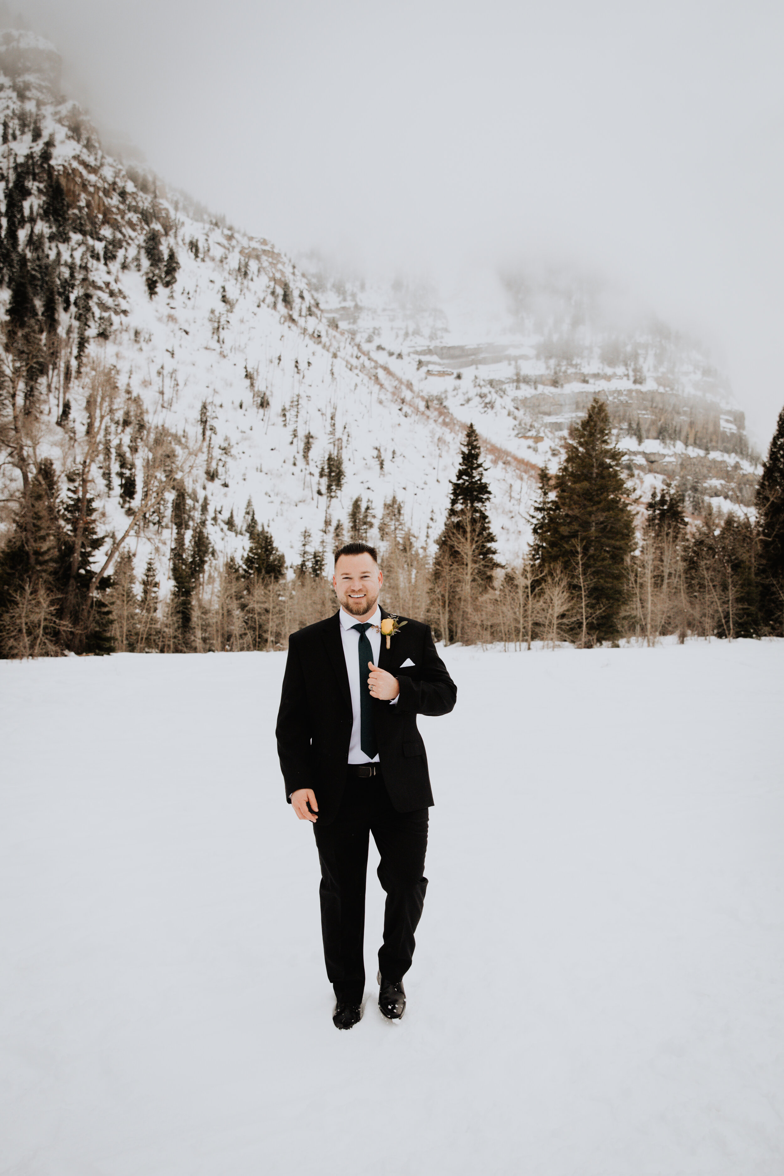 groom-snow-bridals.jpg