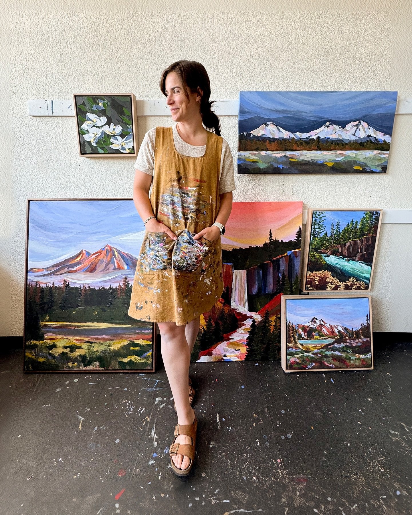Me and all my embellished print babies from the past few weeks. 🥹

Watching these prints come back to life with a little paint is so thrilling every time. Never gets old!

P.S. I gave up on keeping my apron clean and now I just  wipe my palette kniv