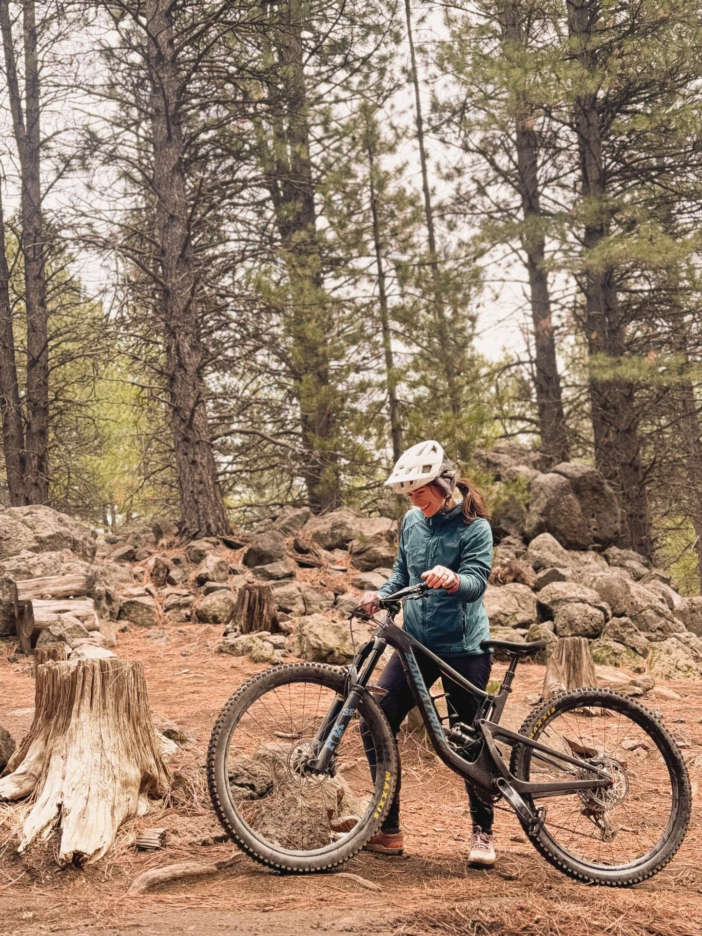 we SHOULD be skiing by now, but biking in mid-December is a decent consolation prize. 🙌

I have to evangelize about the Dawner jacket from @stio for a second. It&rsquo;s warm enough for cooler weather, but breathable enough for being active. I&rsquo