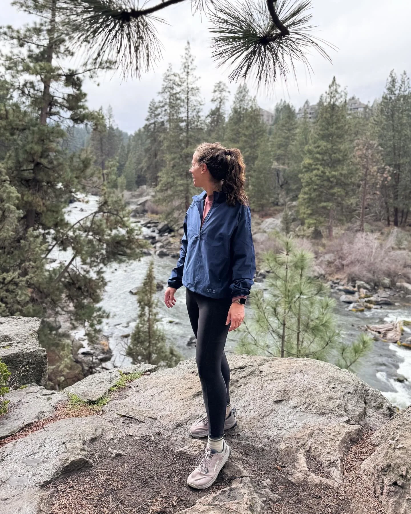 After 2 weeks of not exercising (minus chasing my fast-walking husband-with-a-strict-itinerary around Disney World), it felt great to get in a trail run today. 🙌

It was a bit chilly and misty, so I was pumped to bust out my new Bounder Pullover fro