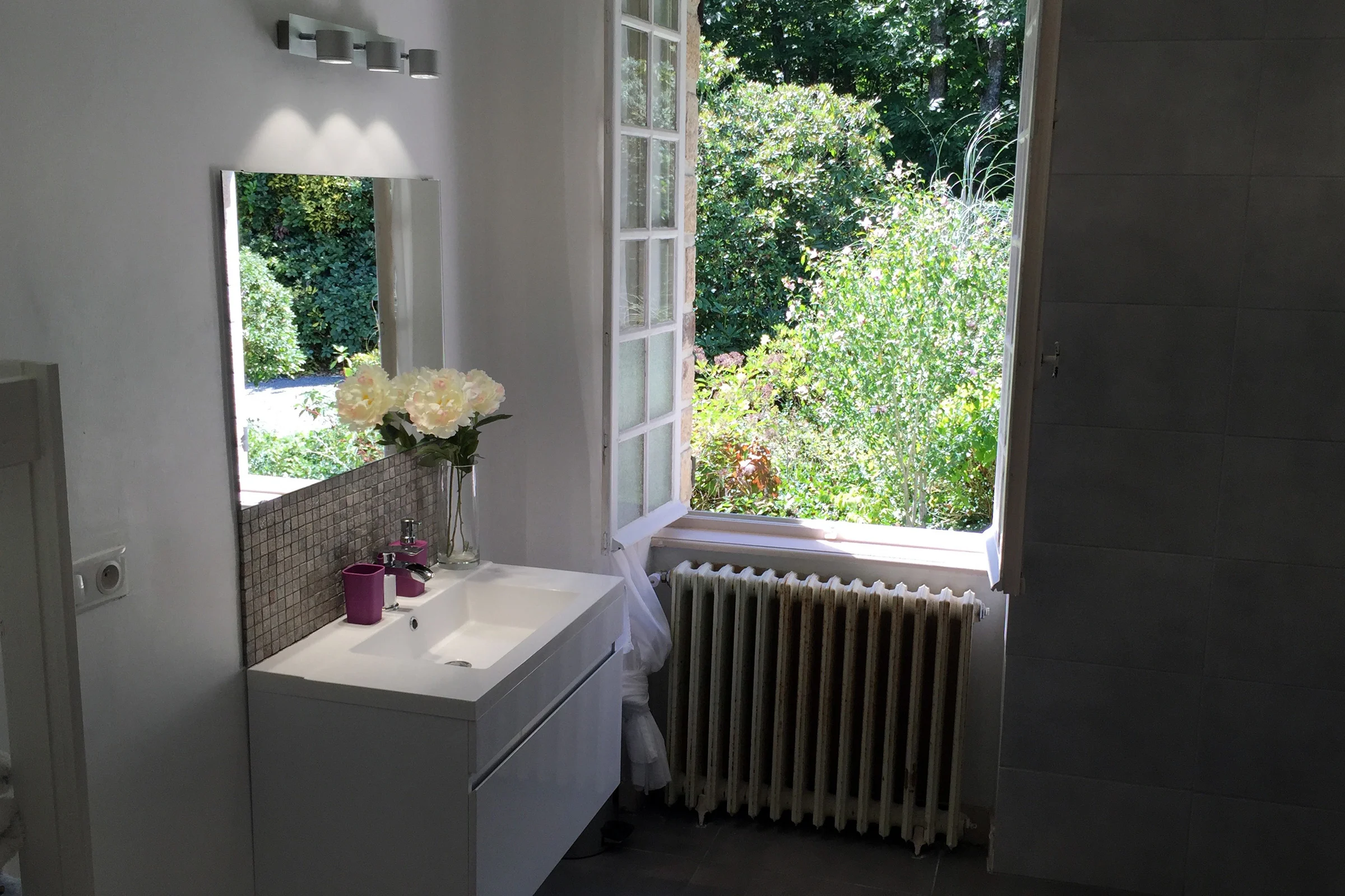 10 Badkamer natuurhuis in de Franse bergen.jpg