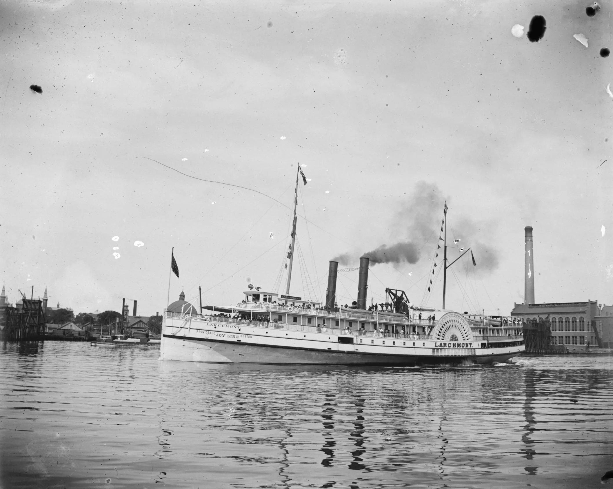 SS Larchmont steaming out of Providence Harbor (1906)