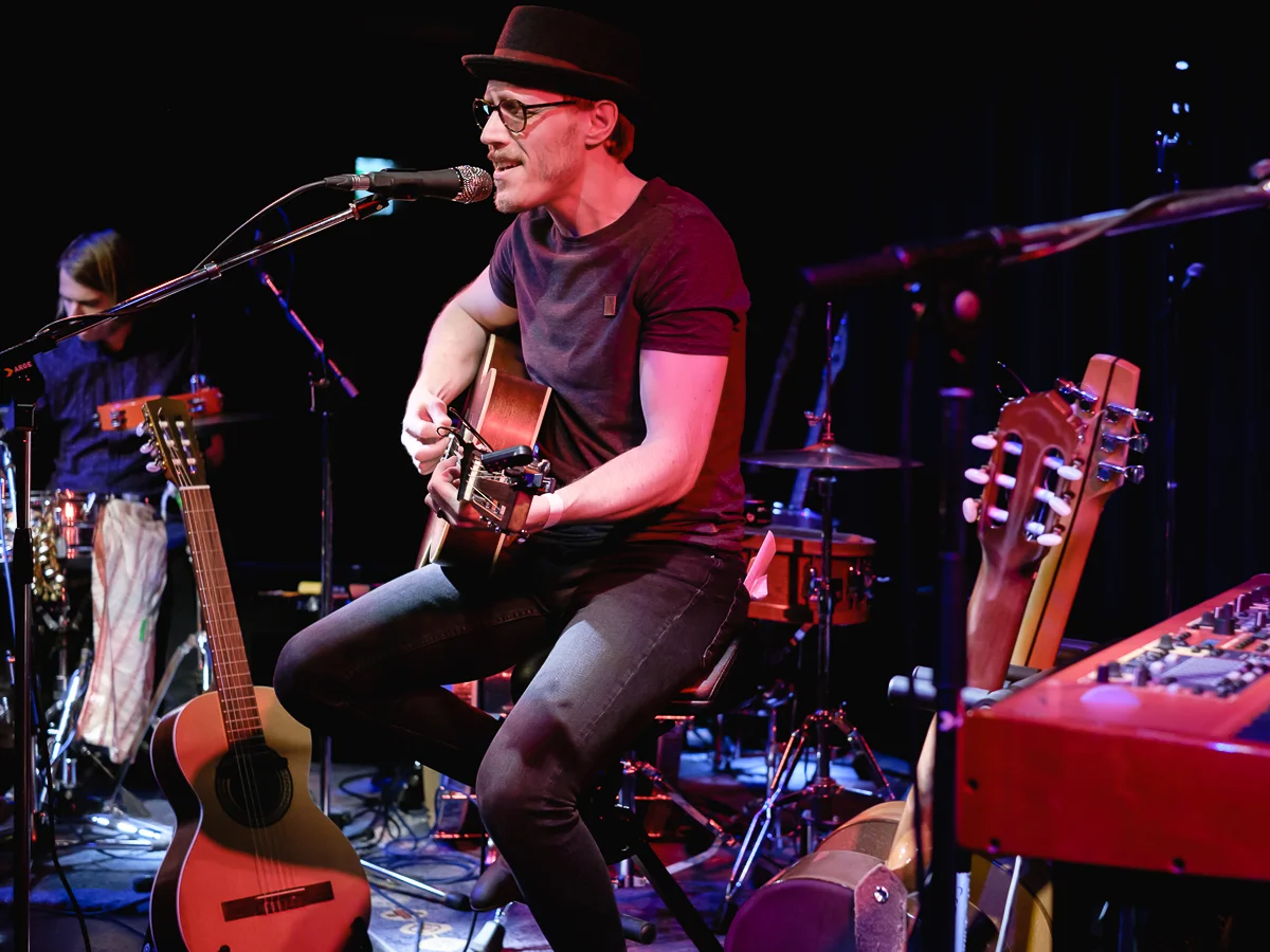 Estebans Live, 100. Roter Salon, Arge Kultur