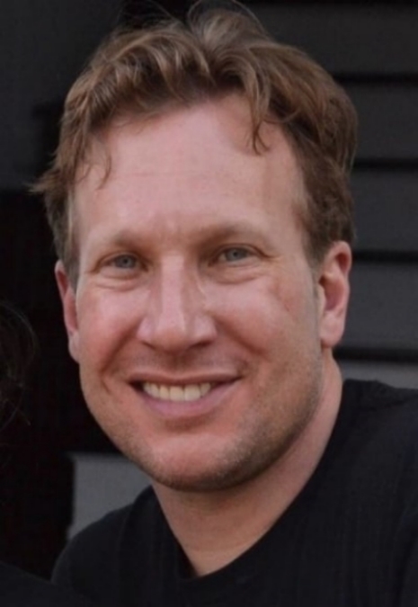 pete headshot.jpg