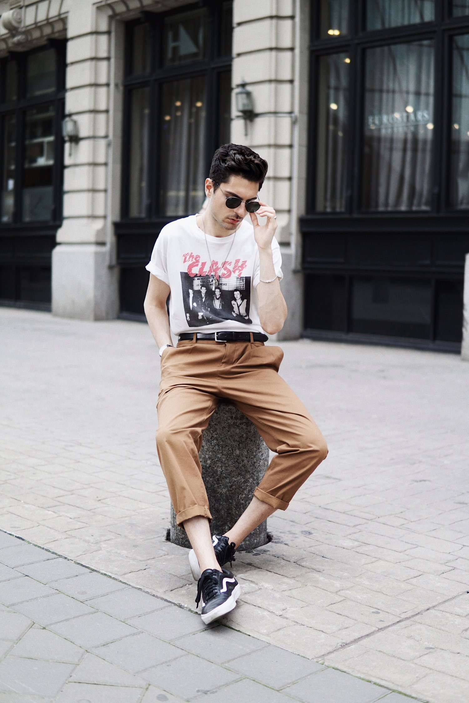 THE OVERSIZED TROUSERS May 02, 2017