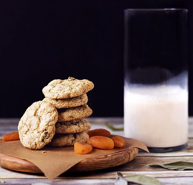 When food photography for a client requires baking or cooking, I'm more than happy to get my hands dirty. I made these apricot, cornmeal, and sage cookies with delicious apricots from my longtime client @NutboxUS. With an easy-to-understand @Epicurio