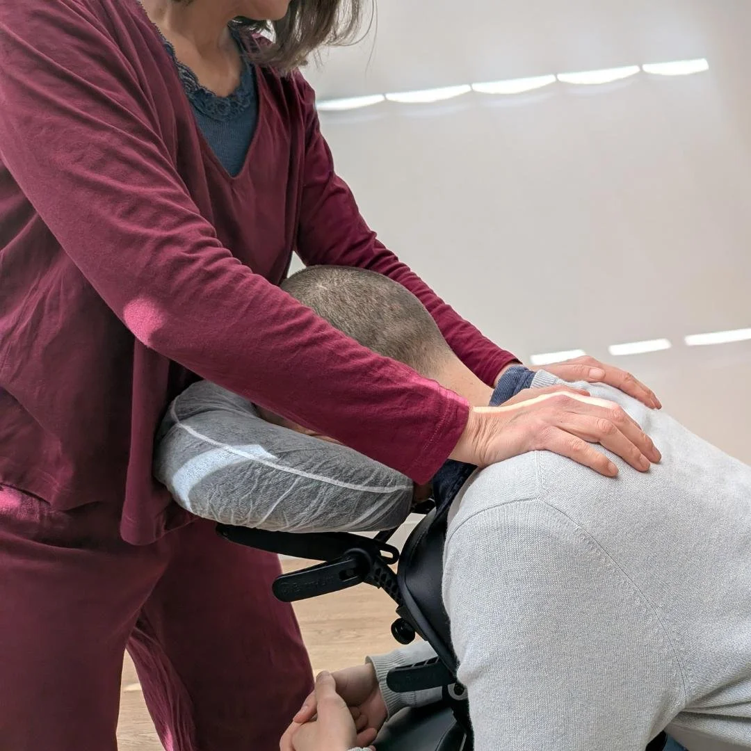 massage assis trapèzes - site internet.jpg