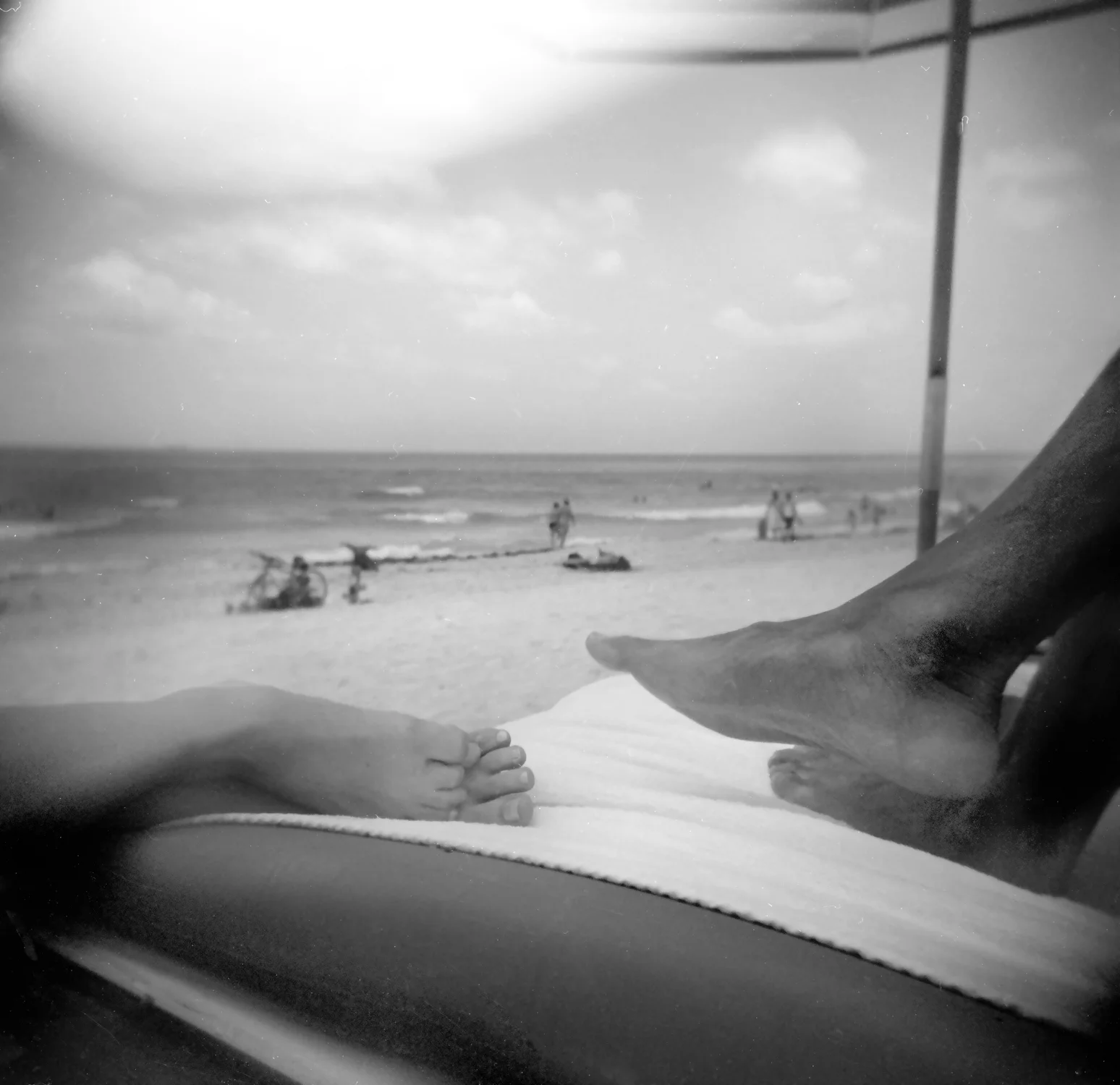 beach_feet.jpg