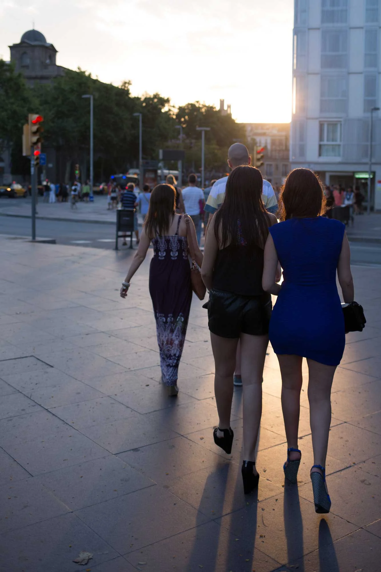 2014 — Fashion and evening light near Barceloneta