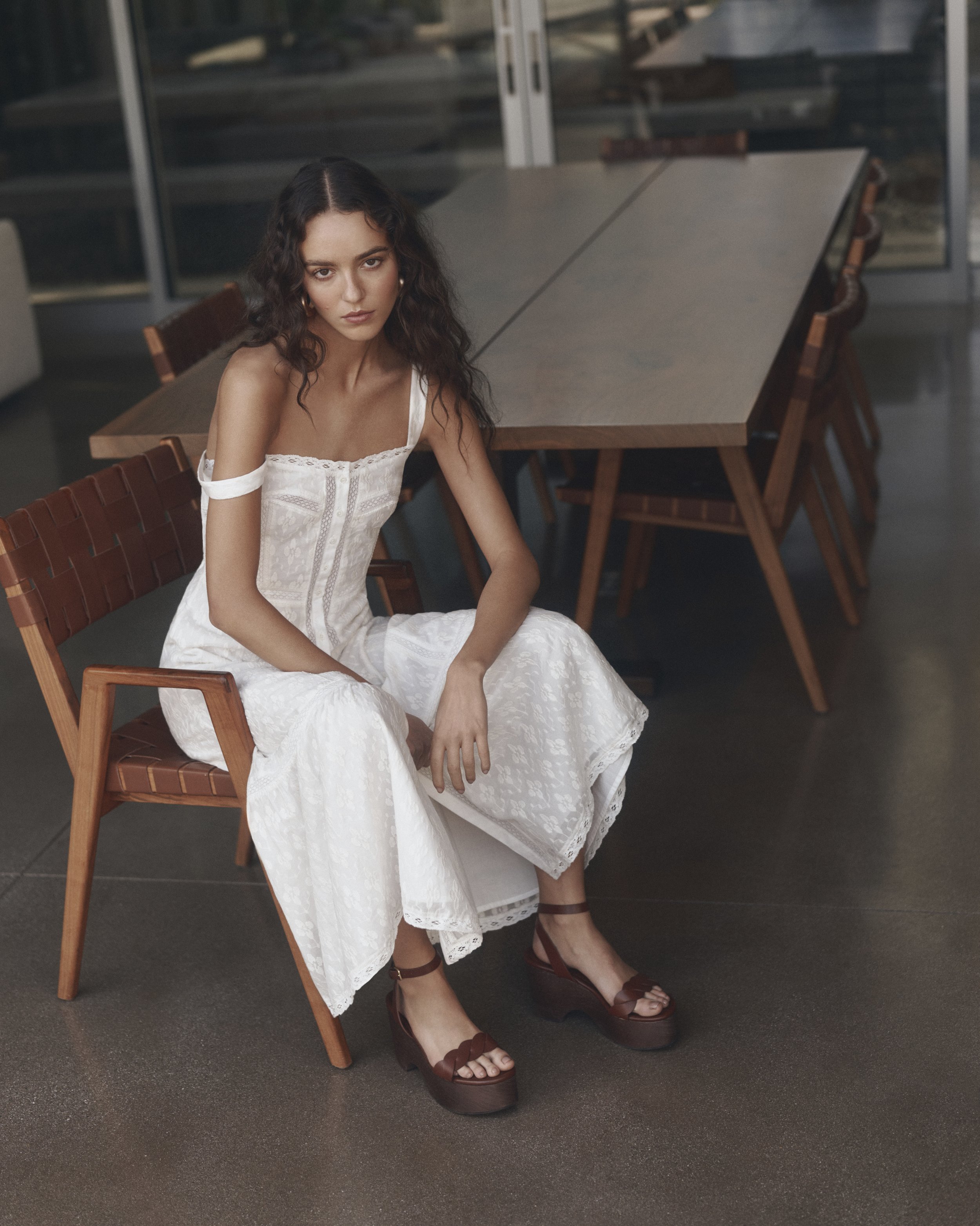1L76Q91-1536_KELLI DRESS-Antique White_SH594401-WSK_ROMY-Whisky_LOOK_10_00480.jpg