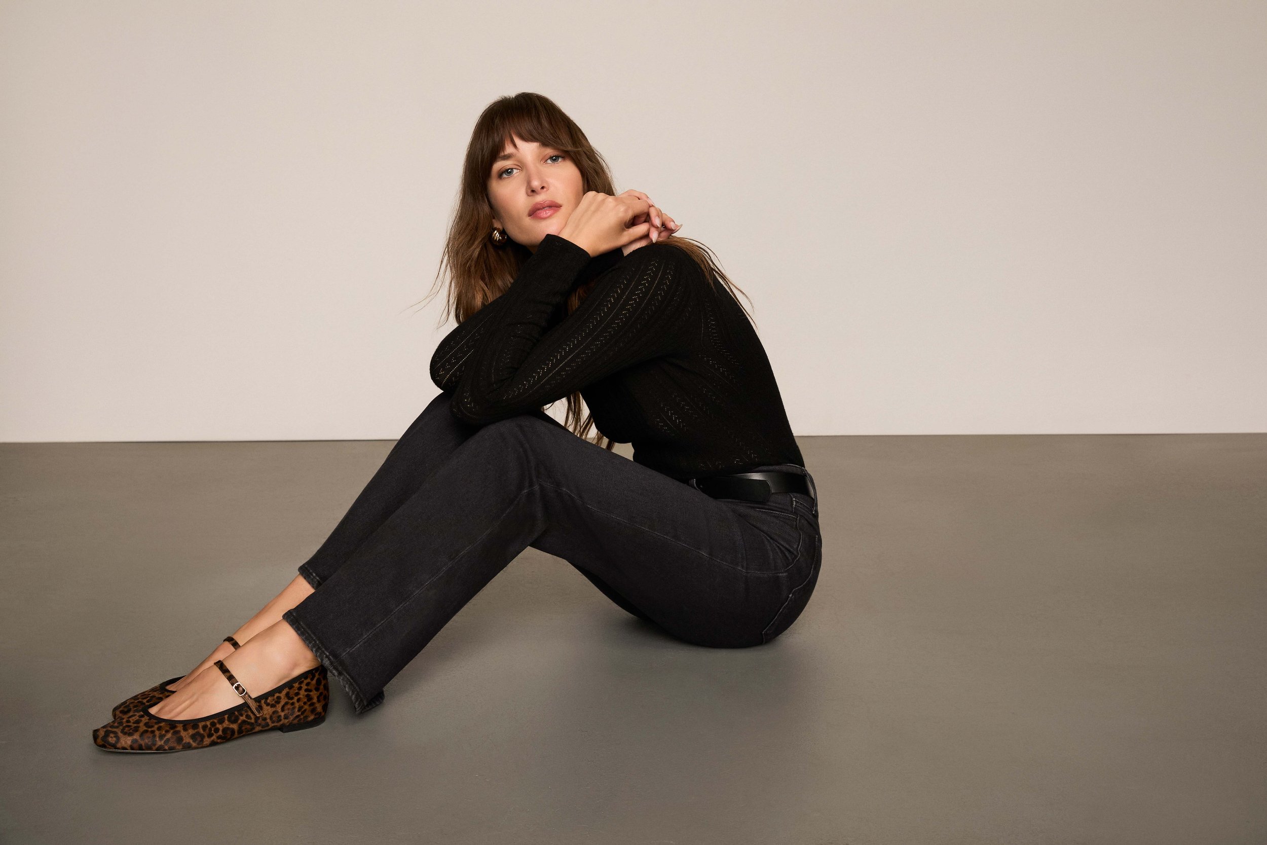 1F23L18-1086_Alis Top-Black_BEO5201-BLK_Elia Belt-Black_1F10K48-C820_Marlow Skimmer-Ink Black_SH494903-LEO_Jolie Flat-Leopard_WOMENS_LOOK_5_564.jpg