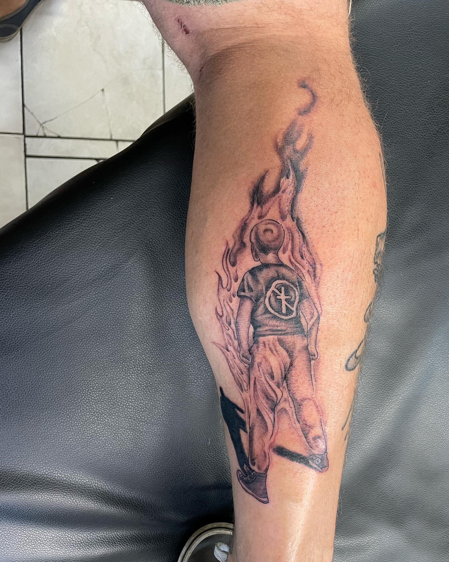 @bradrearden_tst tattooer/leg wound enthusiast. 

#taylorstreet #taylorstreettattoo #taylorst #tst #uic #littleitaly #chicagotattooshops  #chicagoland #downtownchicago #tritaylor #uicflames #tattooingareas #columbiacollegeChicago
#artinstituteofchica