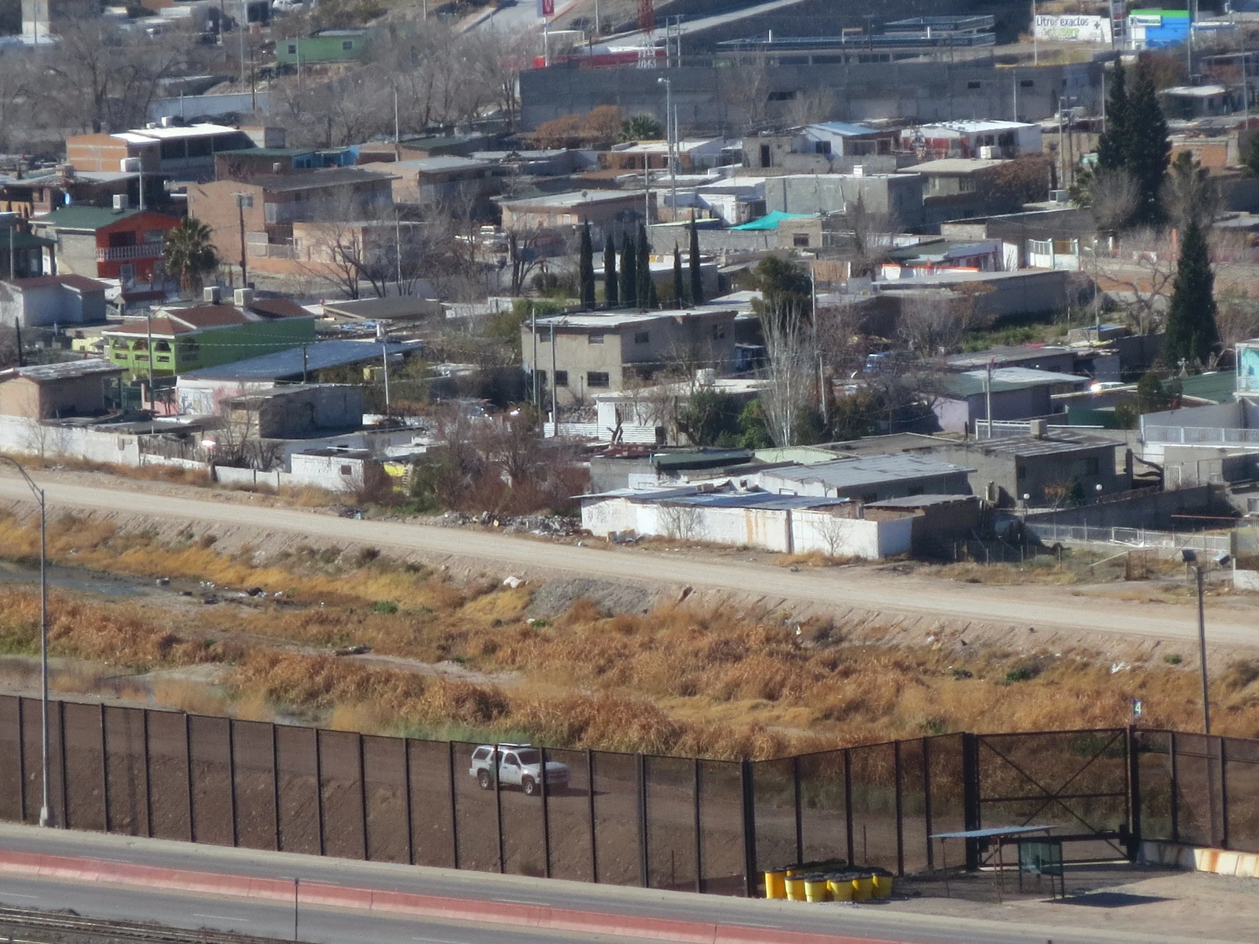 Photo by Oscar J Martinez. View of border fence between El Paso and Cuidad Juárez
