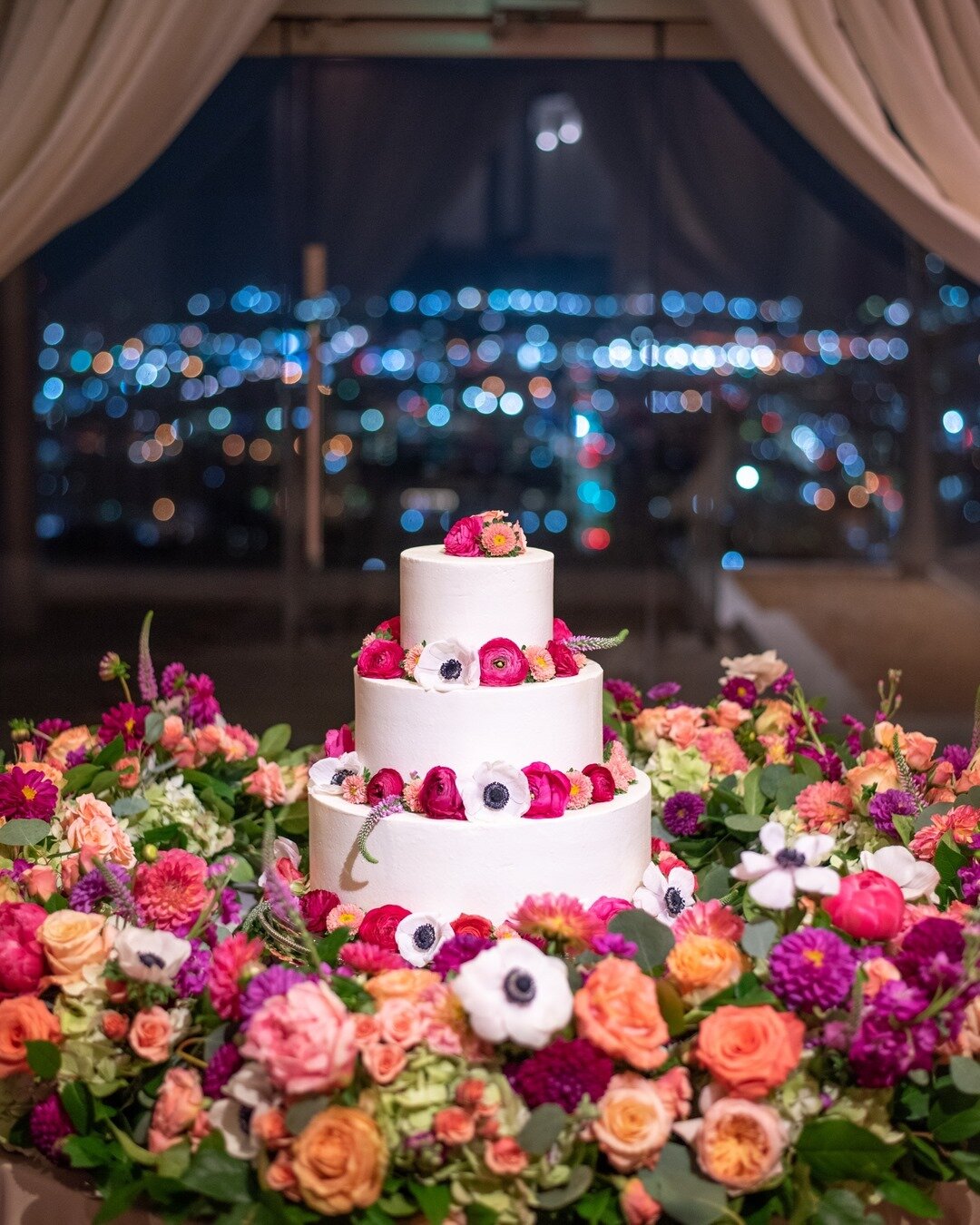 That view. That cake. Those flowers.  #flowerpower#flowerlovers #flowermagic #wedding #flowers #weddingflowers #callmarigold #dontwaitocelebrate #marigoldwedding