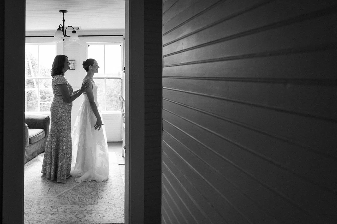 Chris-bennett-photography-getting-ready.jpg