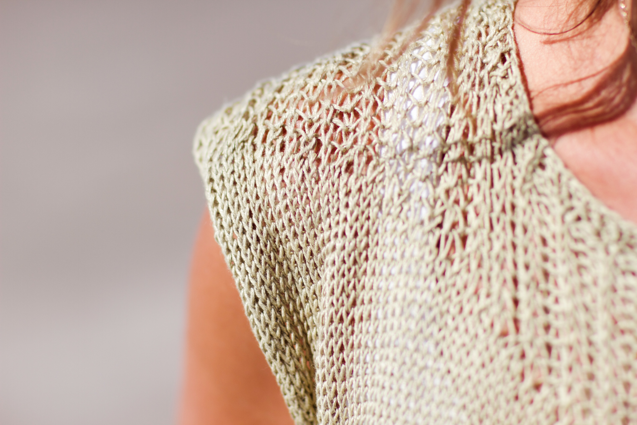 Tee: "Linum Tee" by Bristol Ivy. Yarn: Quince & Co. Sparrow in "Little Fern."