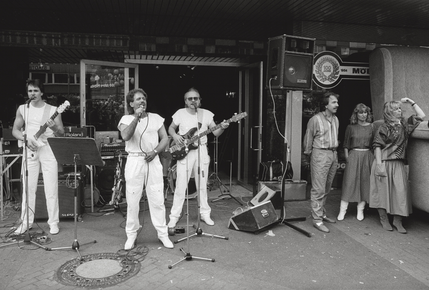 Konzert vorm Möbelhaus
